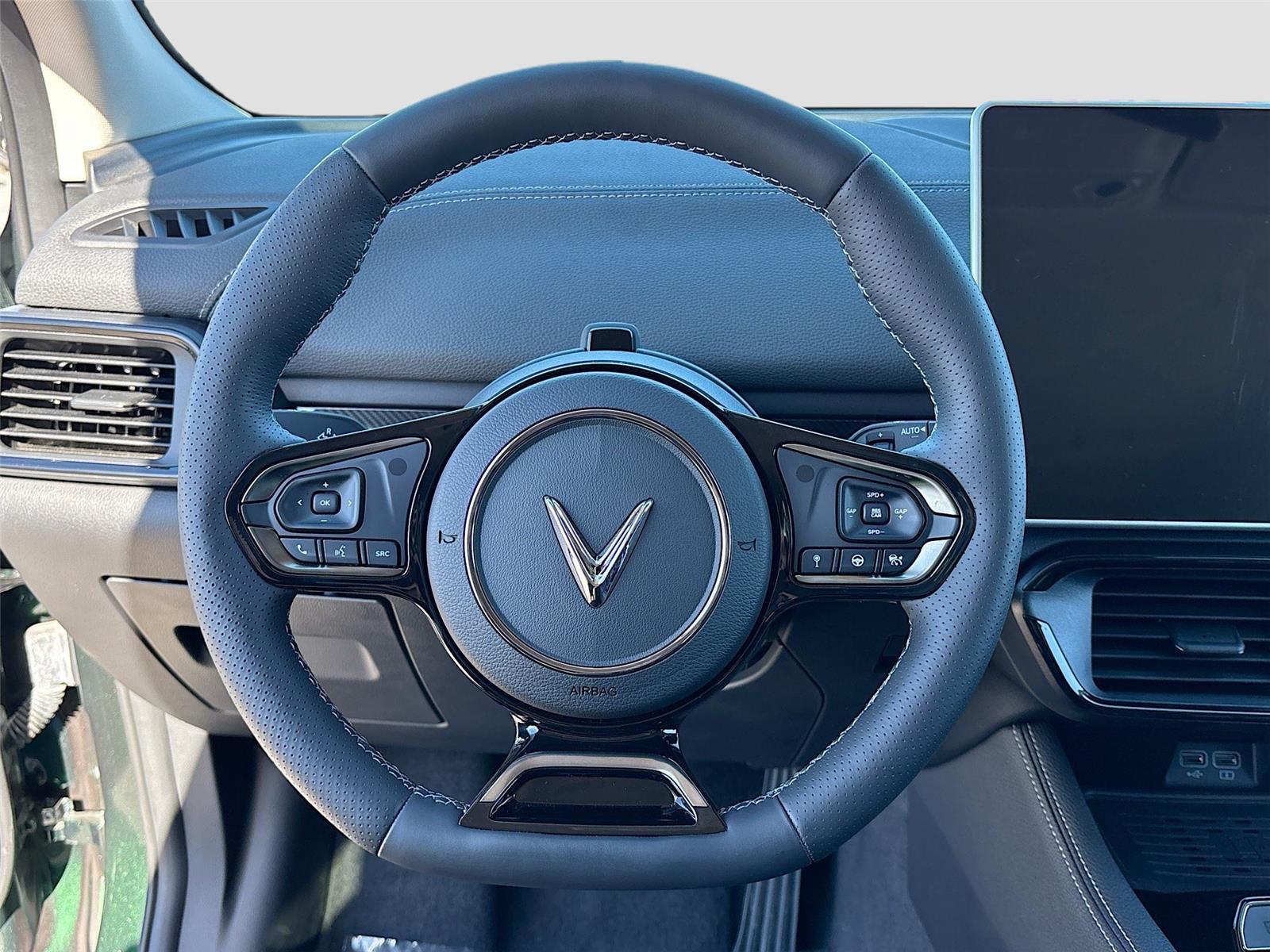 2025 VinFast VF 8 Eco