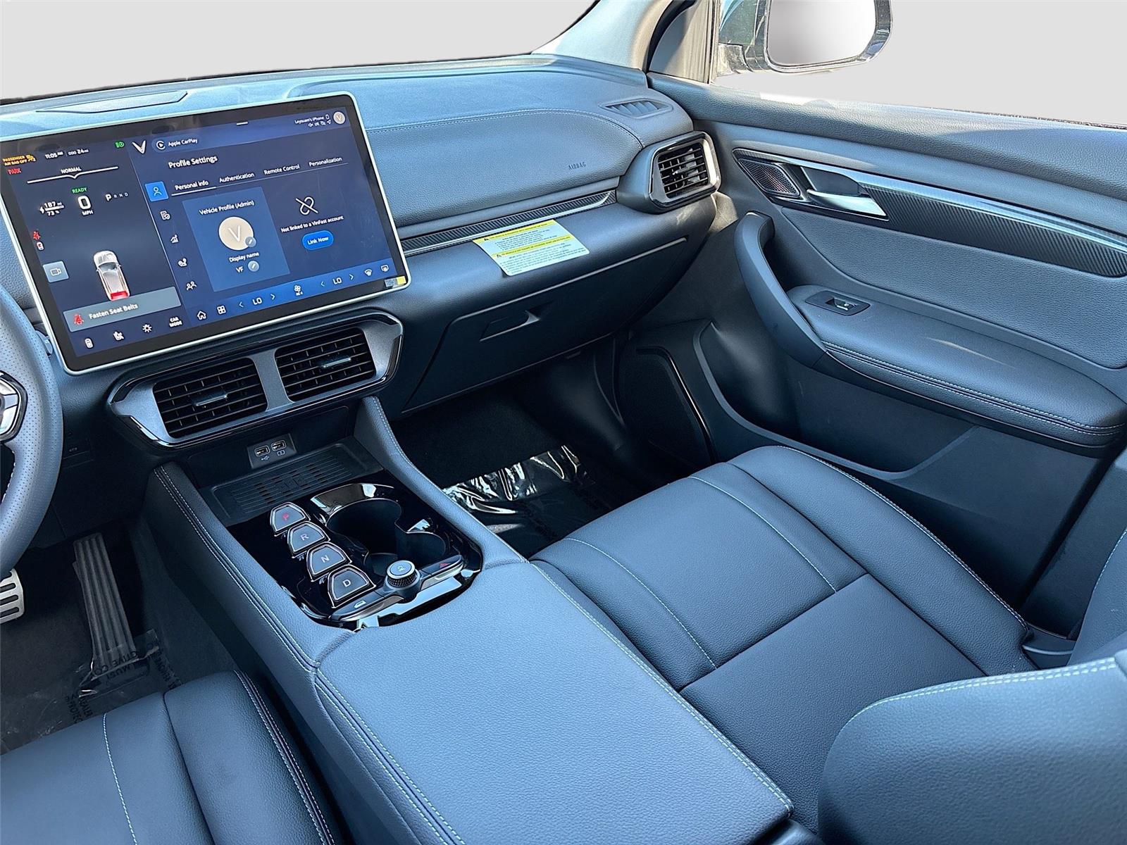 2025 VinFast VF 8 Eco