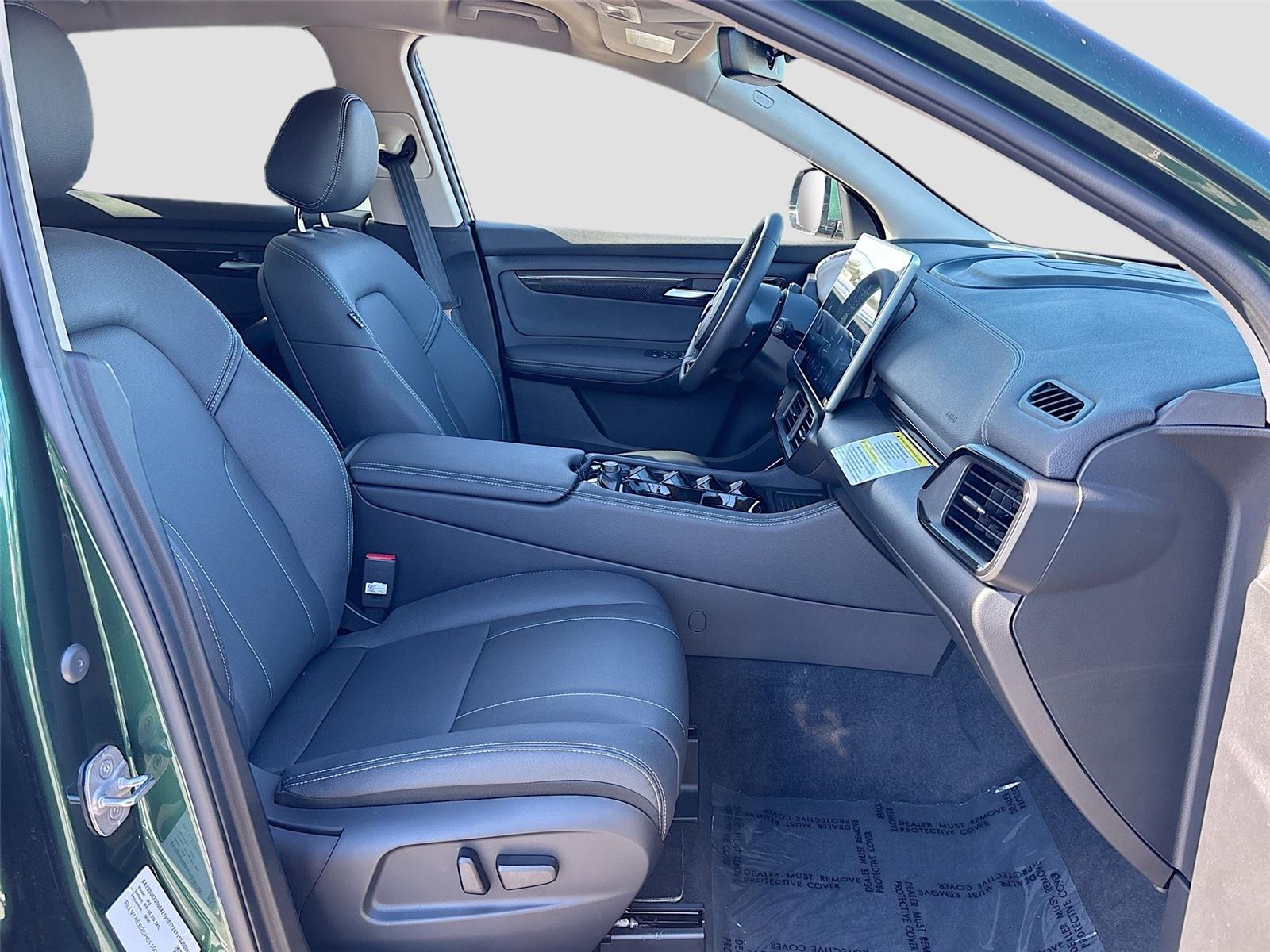 2025 VinFast VF 8 Eco