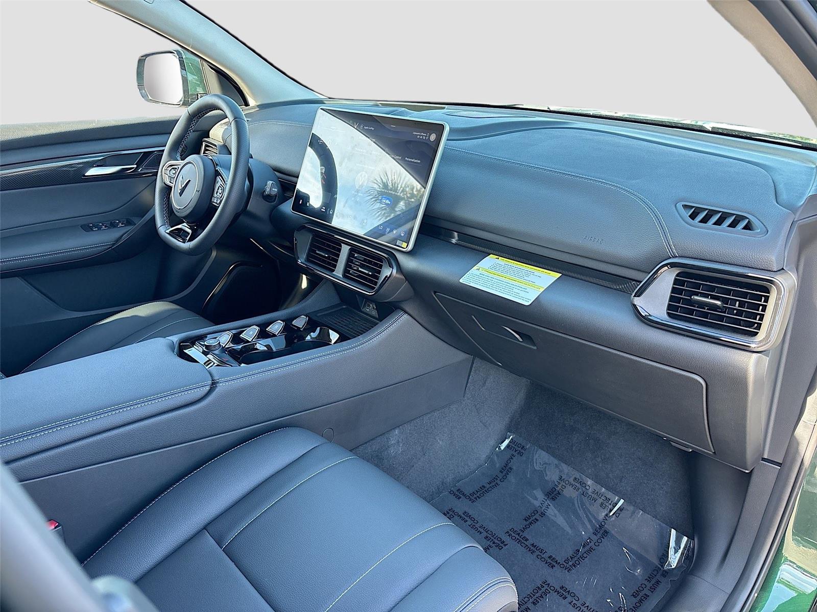 2025 VinFast VF 8 Eco