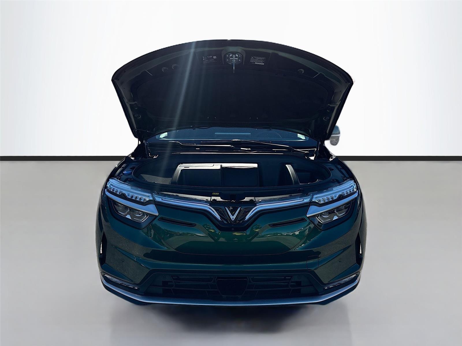 2025 VinFast VF 8 Eco