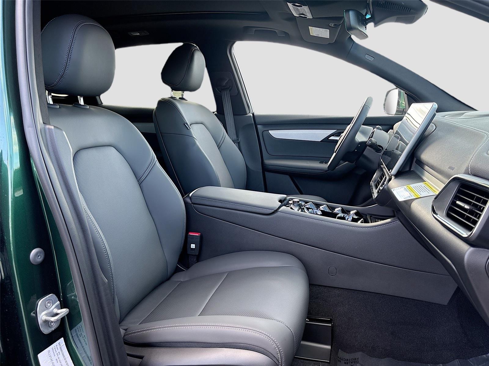 2025 VinFast VF 8 Plus