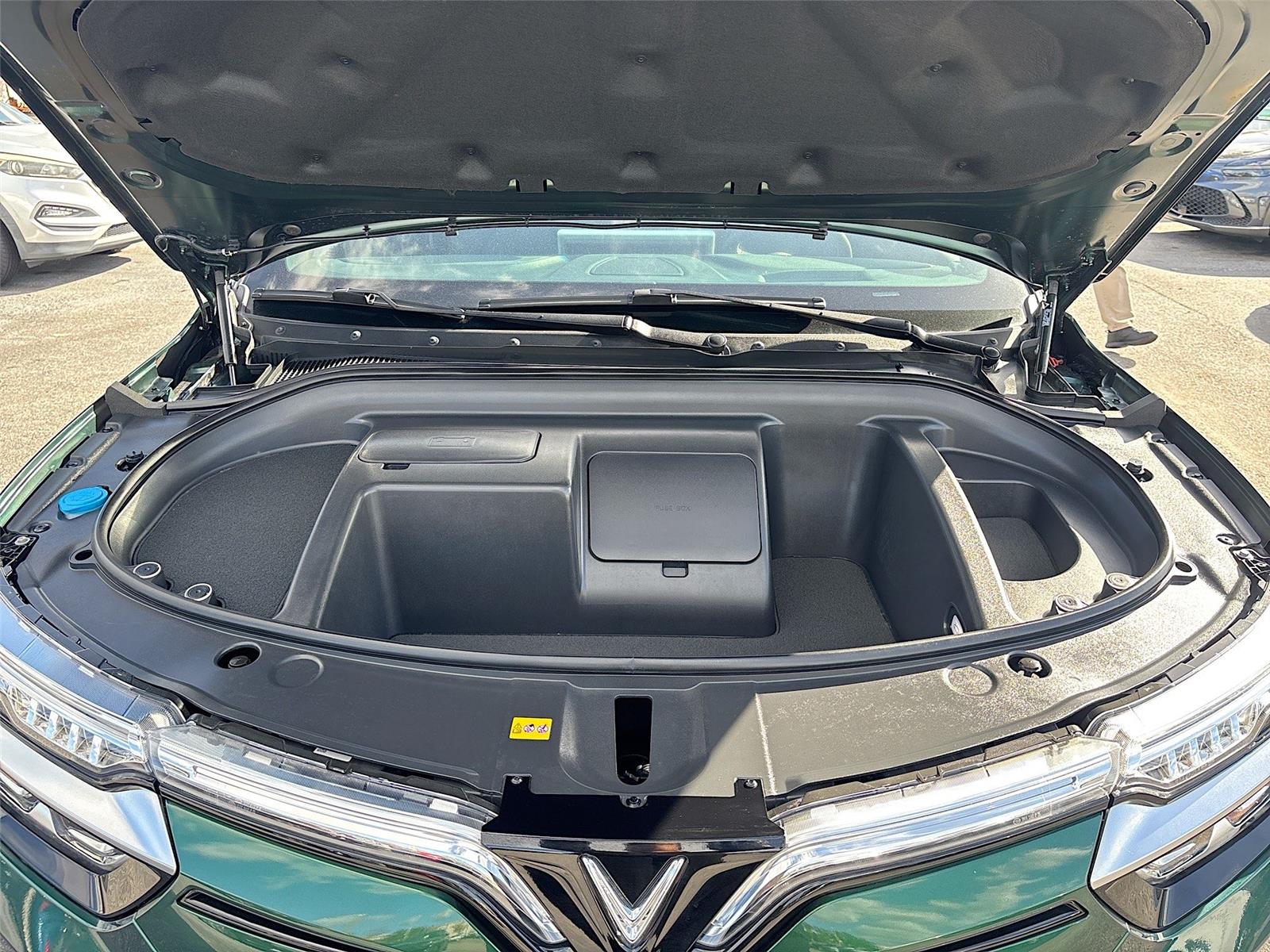 2025 VinFast VF 8 Plus