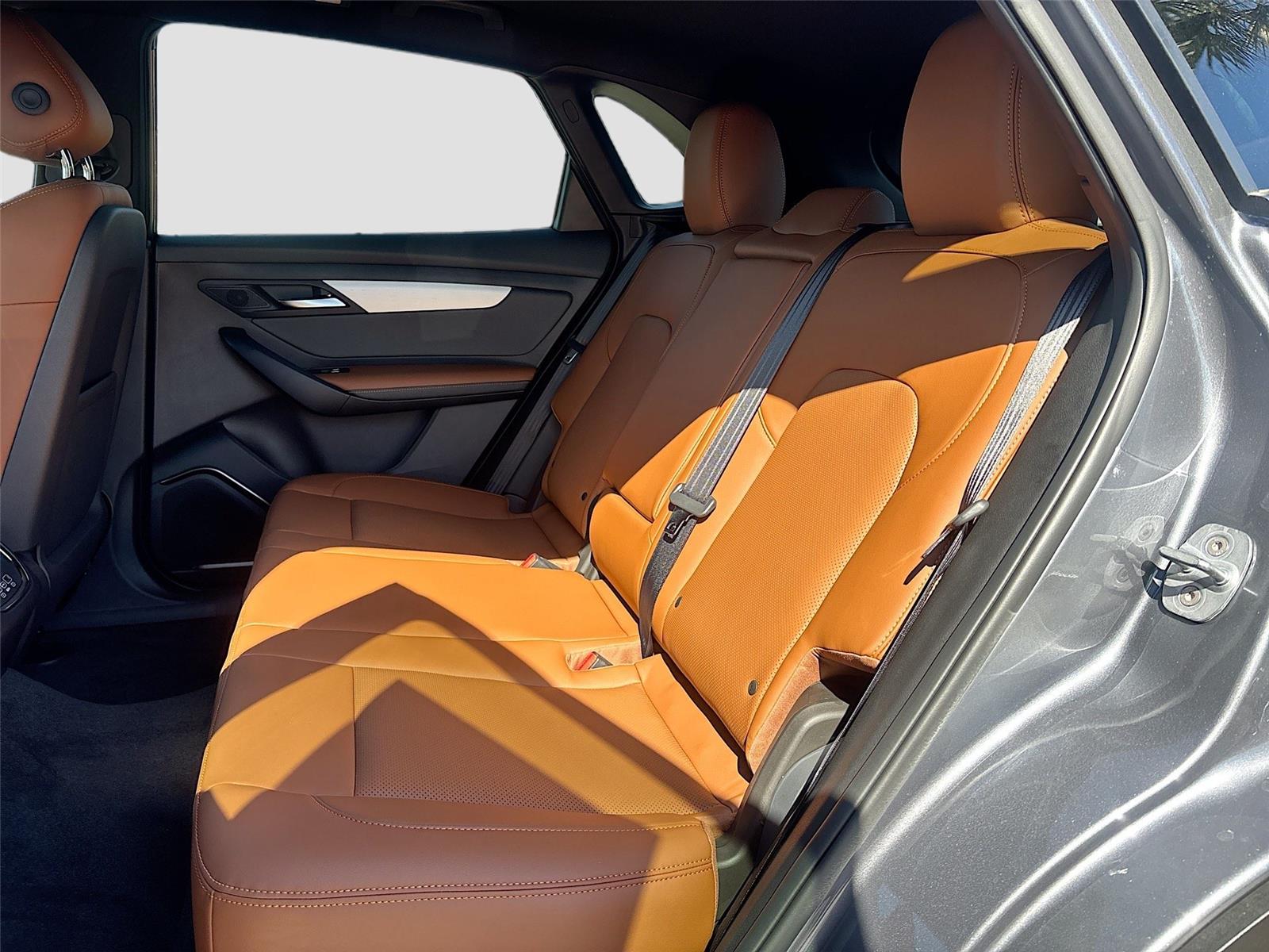 2025 VinFast VF 8 Plus