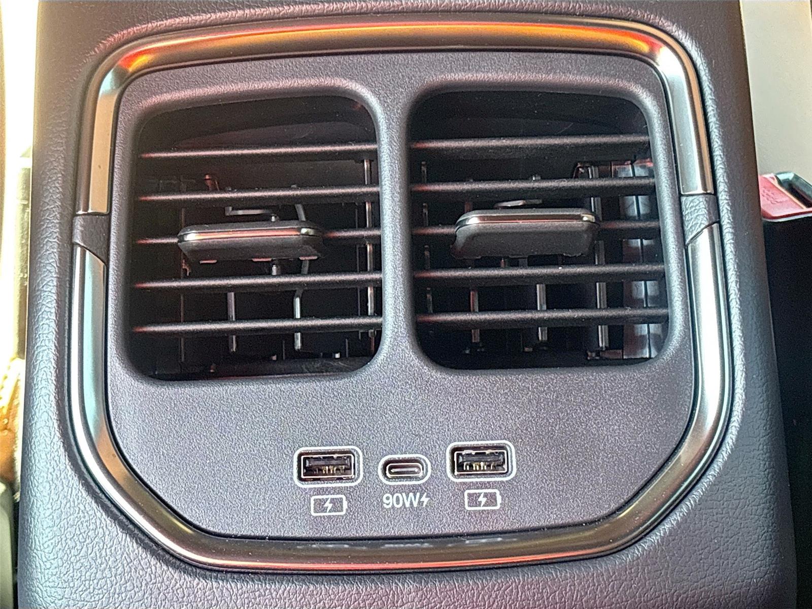 2025 VinFast VF 8 Plus