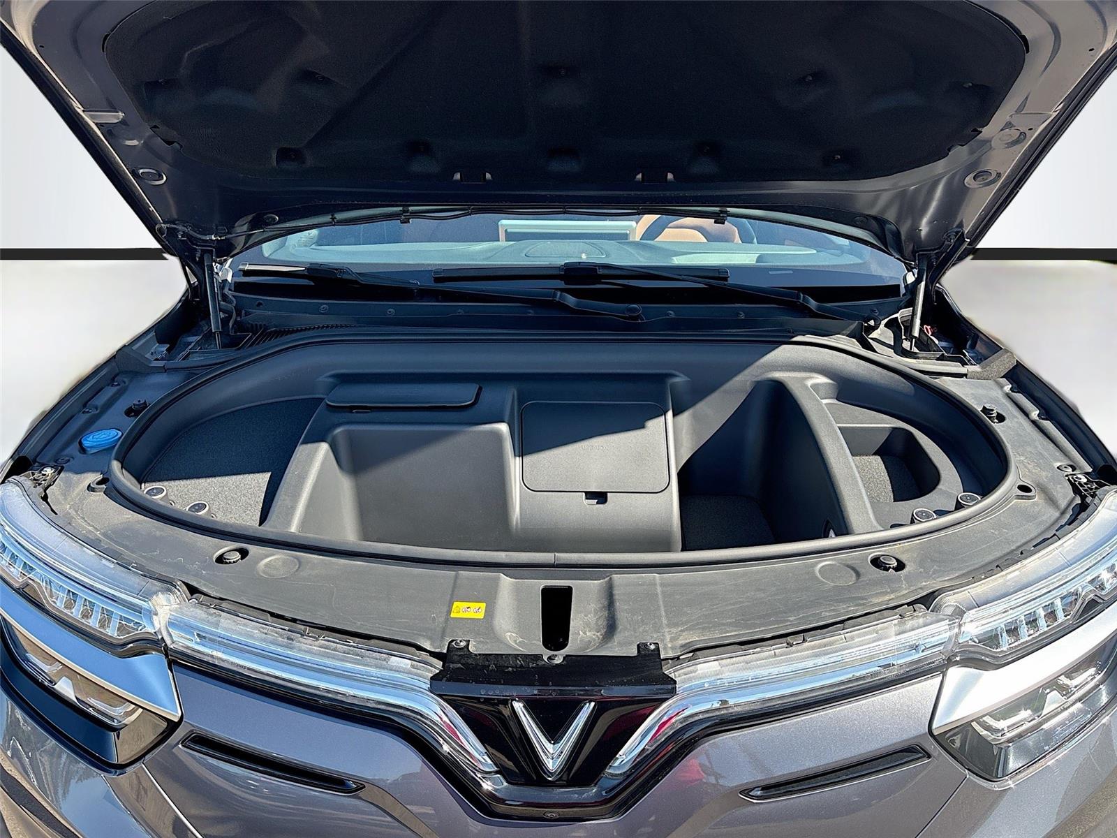 2025 VinFast VF 8 Plus