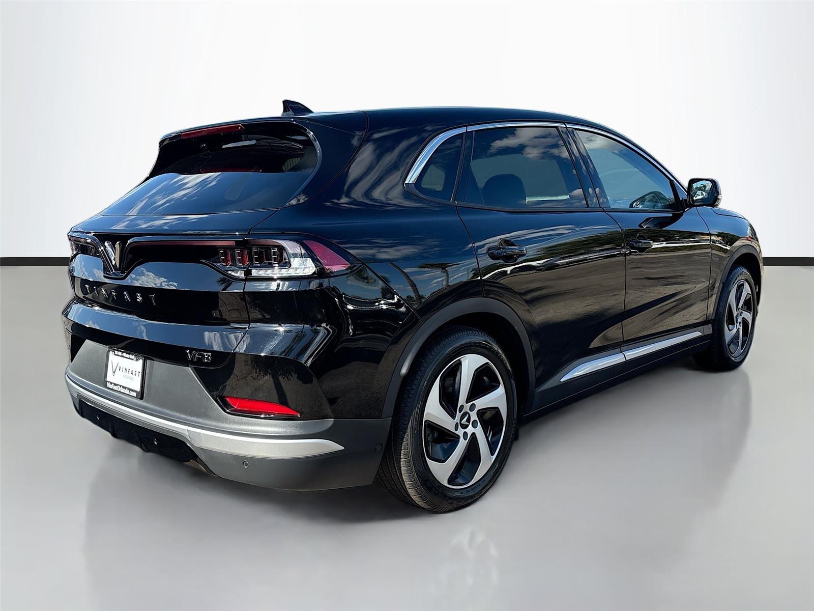 2023 VinFast VF 8 Eco