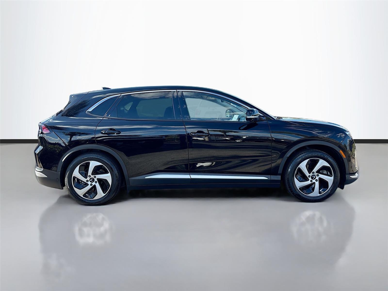 2023 VinFast VF 8 Eco