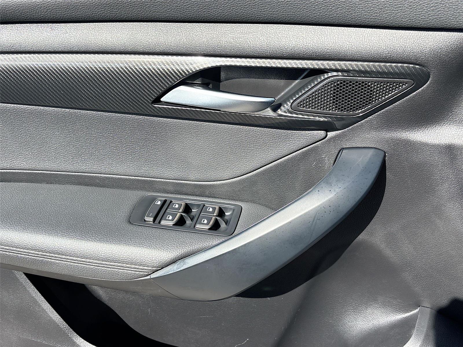 2023 VinFast VF 8 Eco