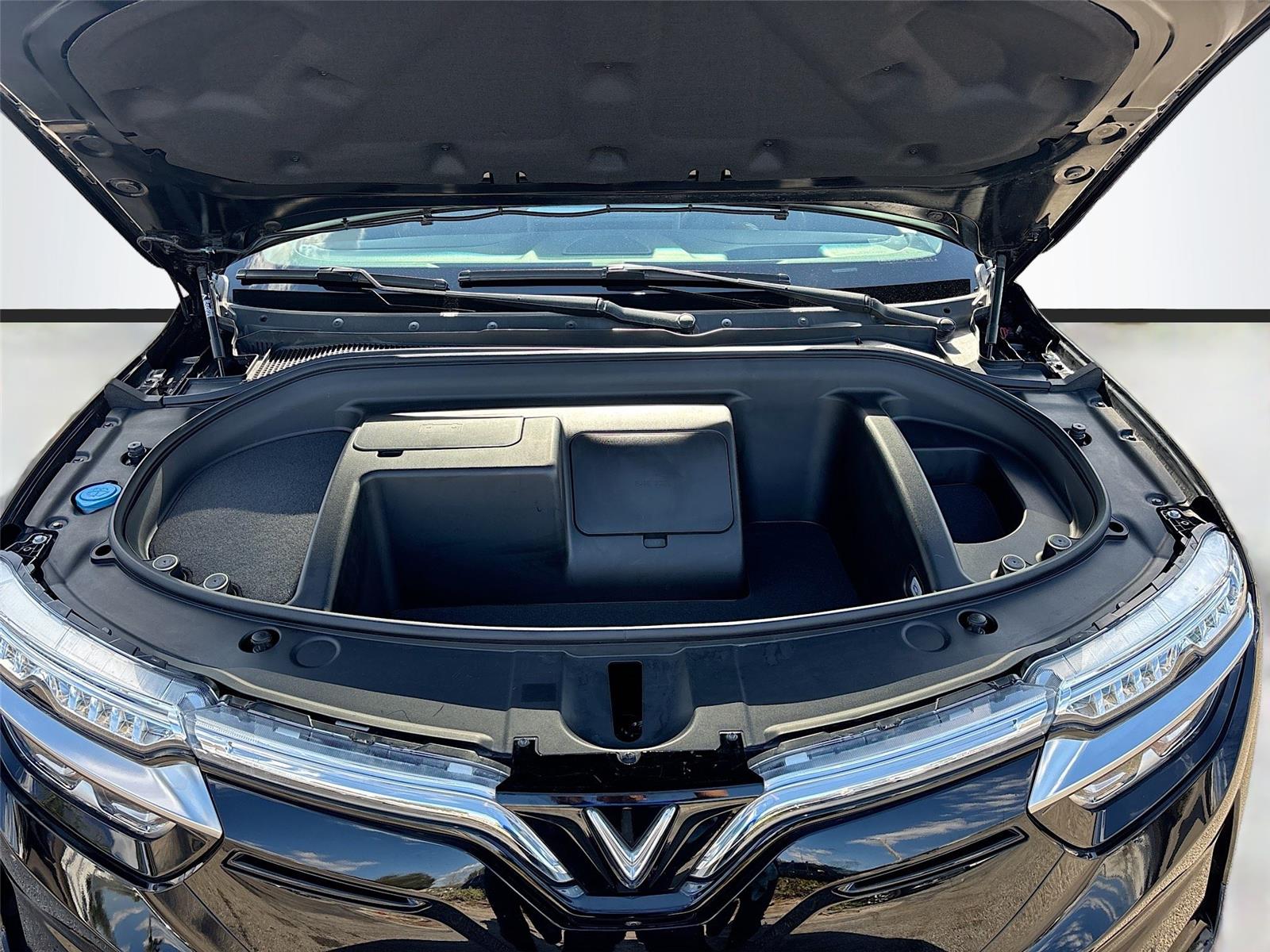 2023 VinFast VF 8 Eco