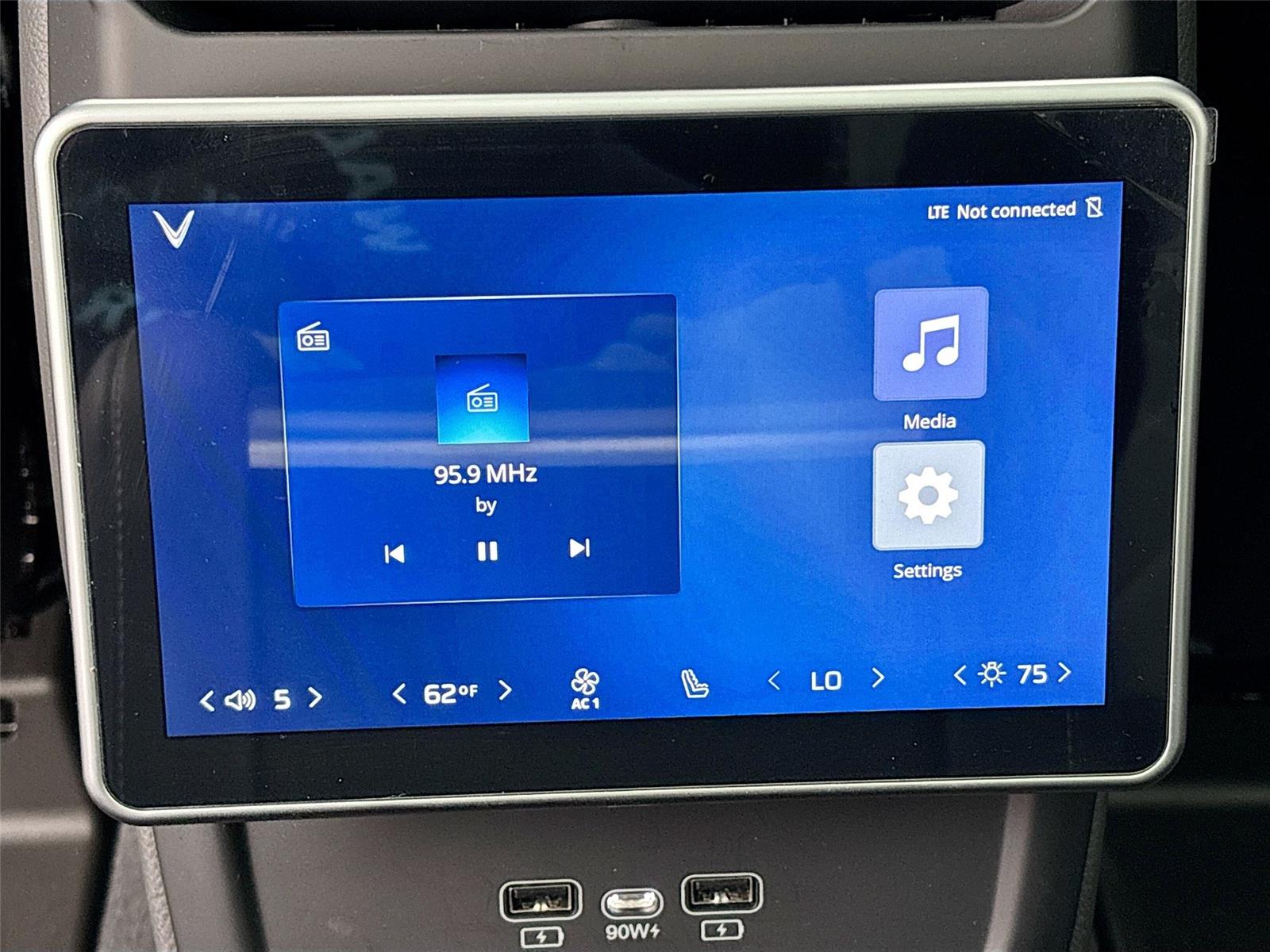 2024 VinFast VF 9 Plus