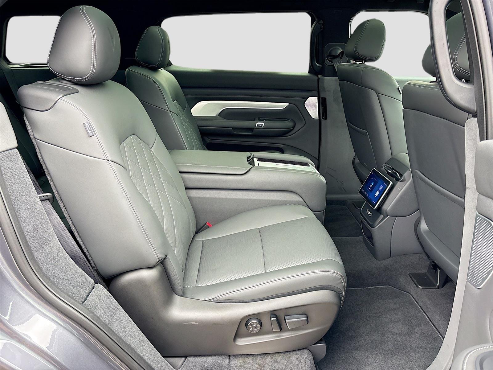 2024 VinFast VF 9 Plus