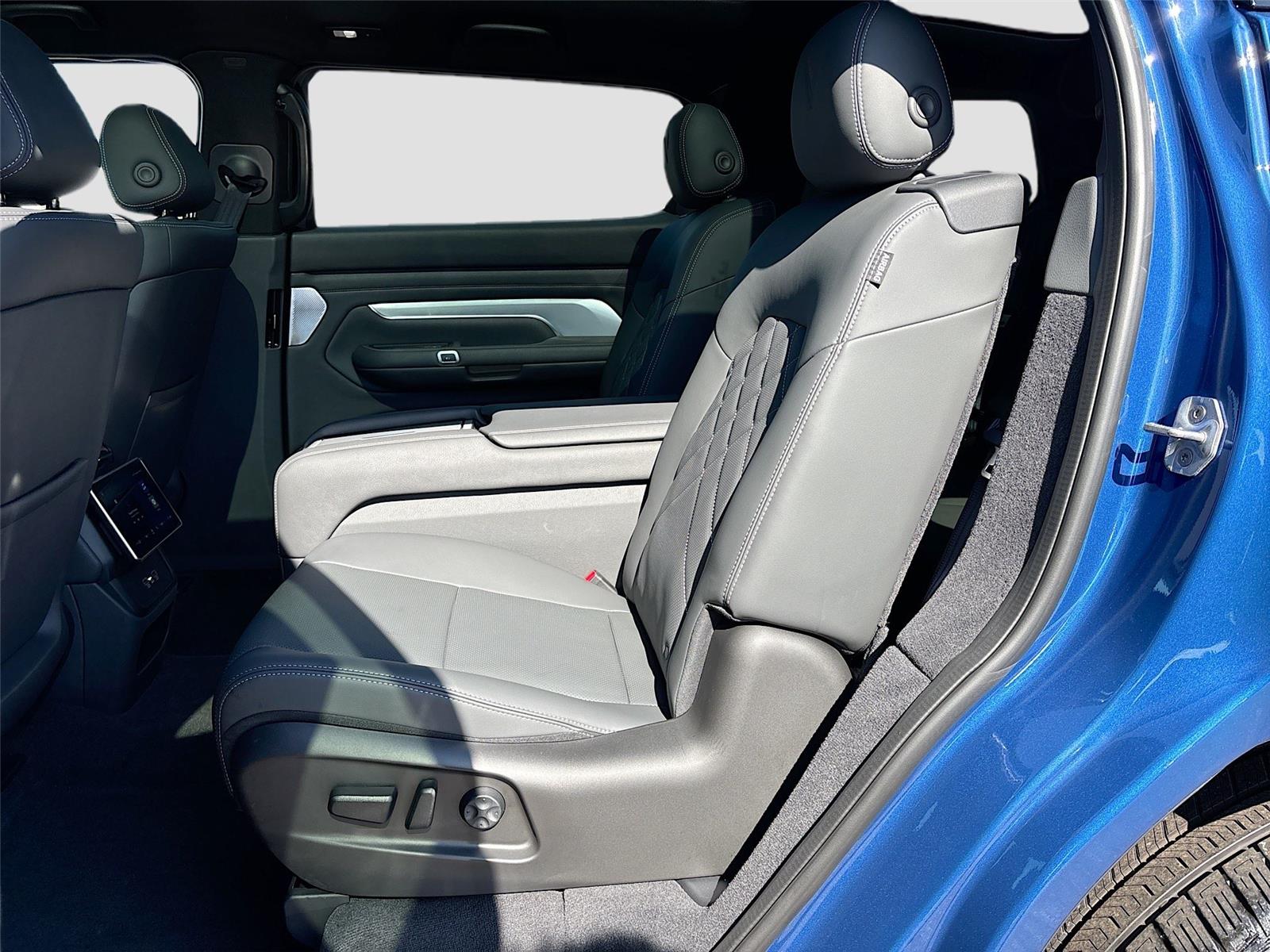 2024 VinFast VF 9 Plus