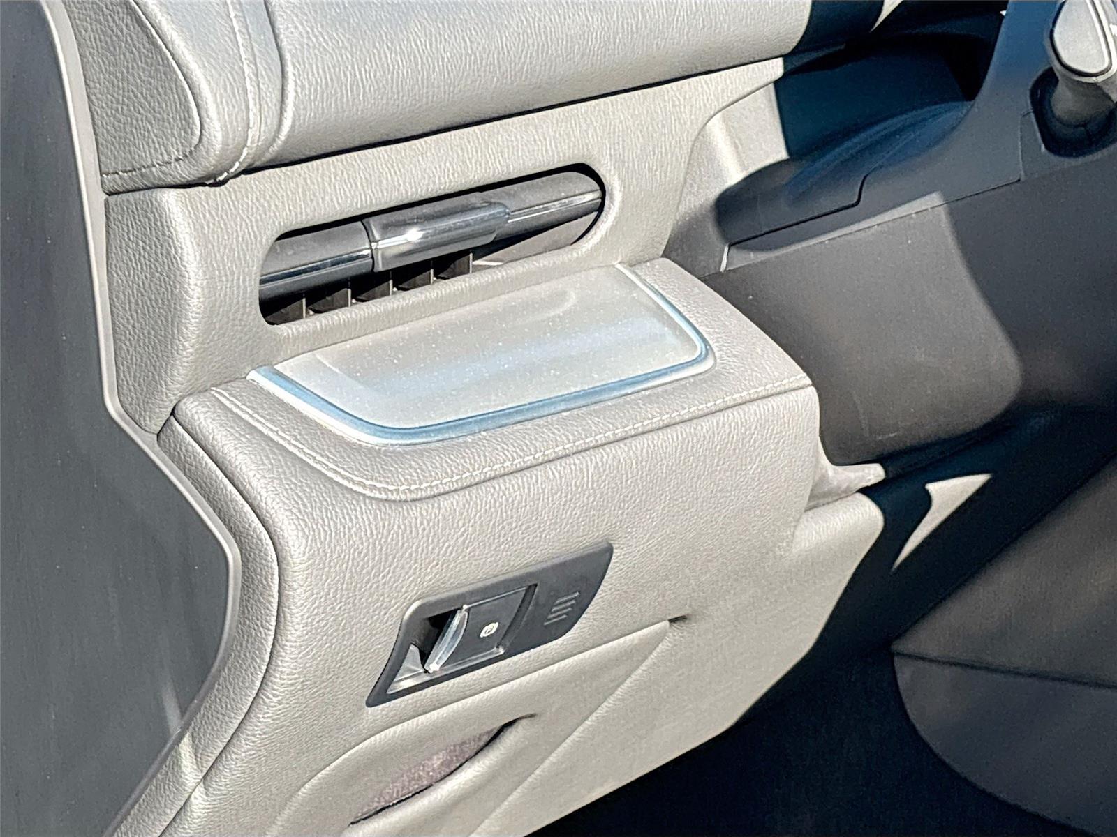 2024 VinFast VF 9 Plus