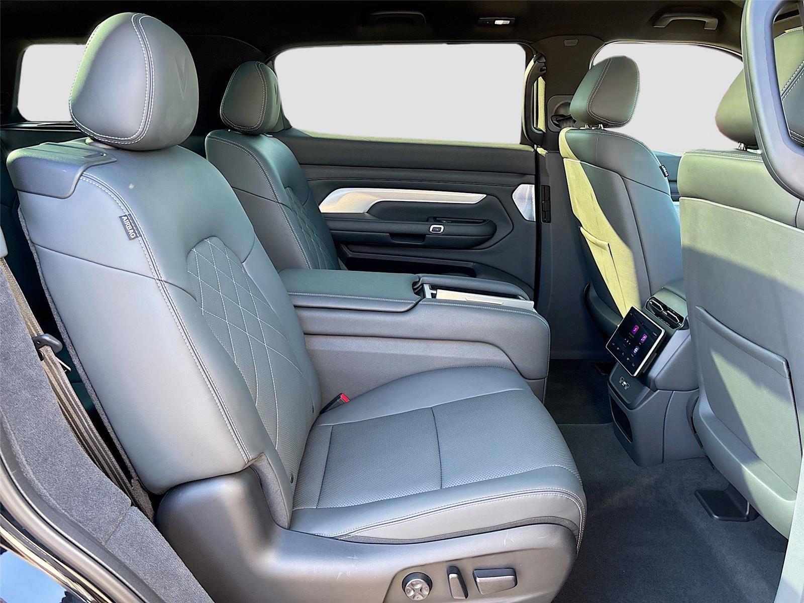 2024 VinFast VF 9 Plus