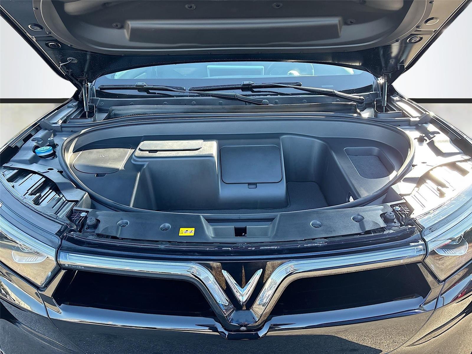 2024 VinFast VF 9 Plus