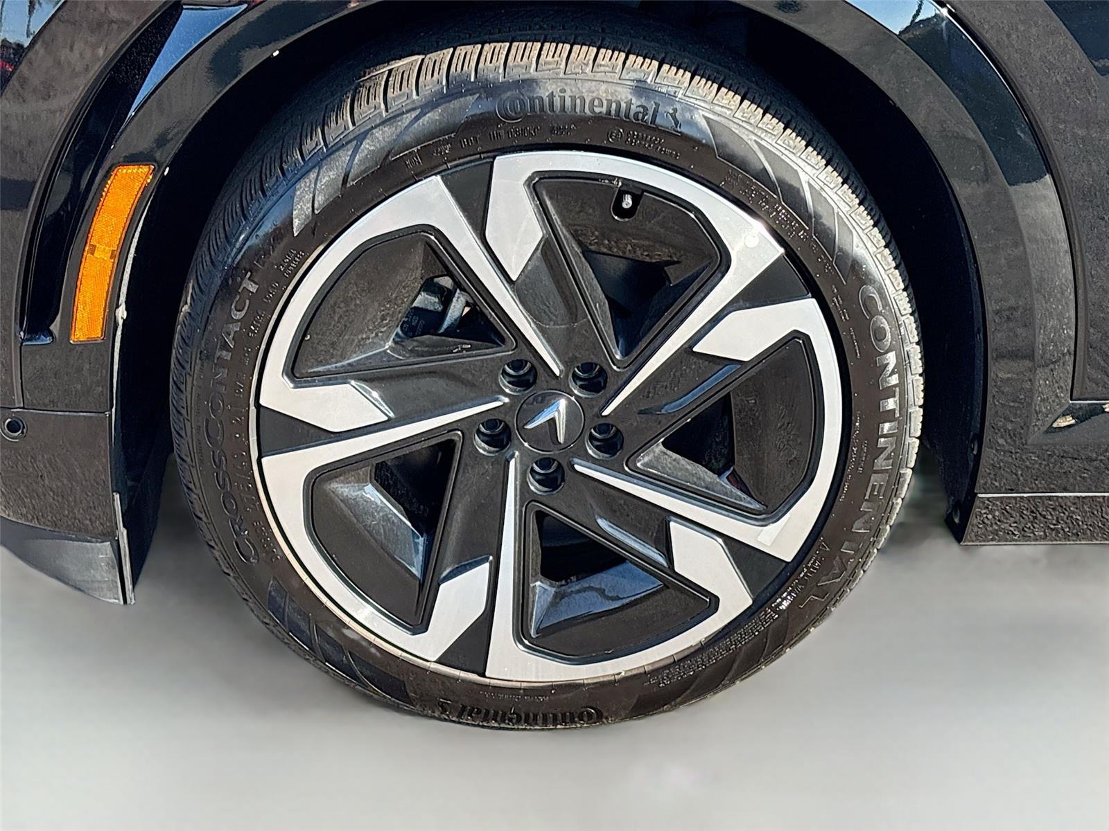 2024 VinFast VF 9 Plus