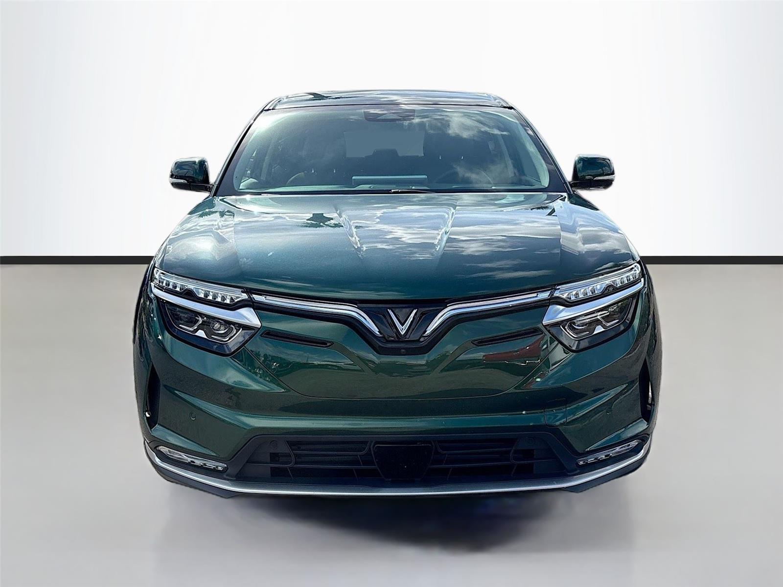 2025 VinFast VF 8 Eco