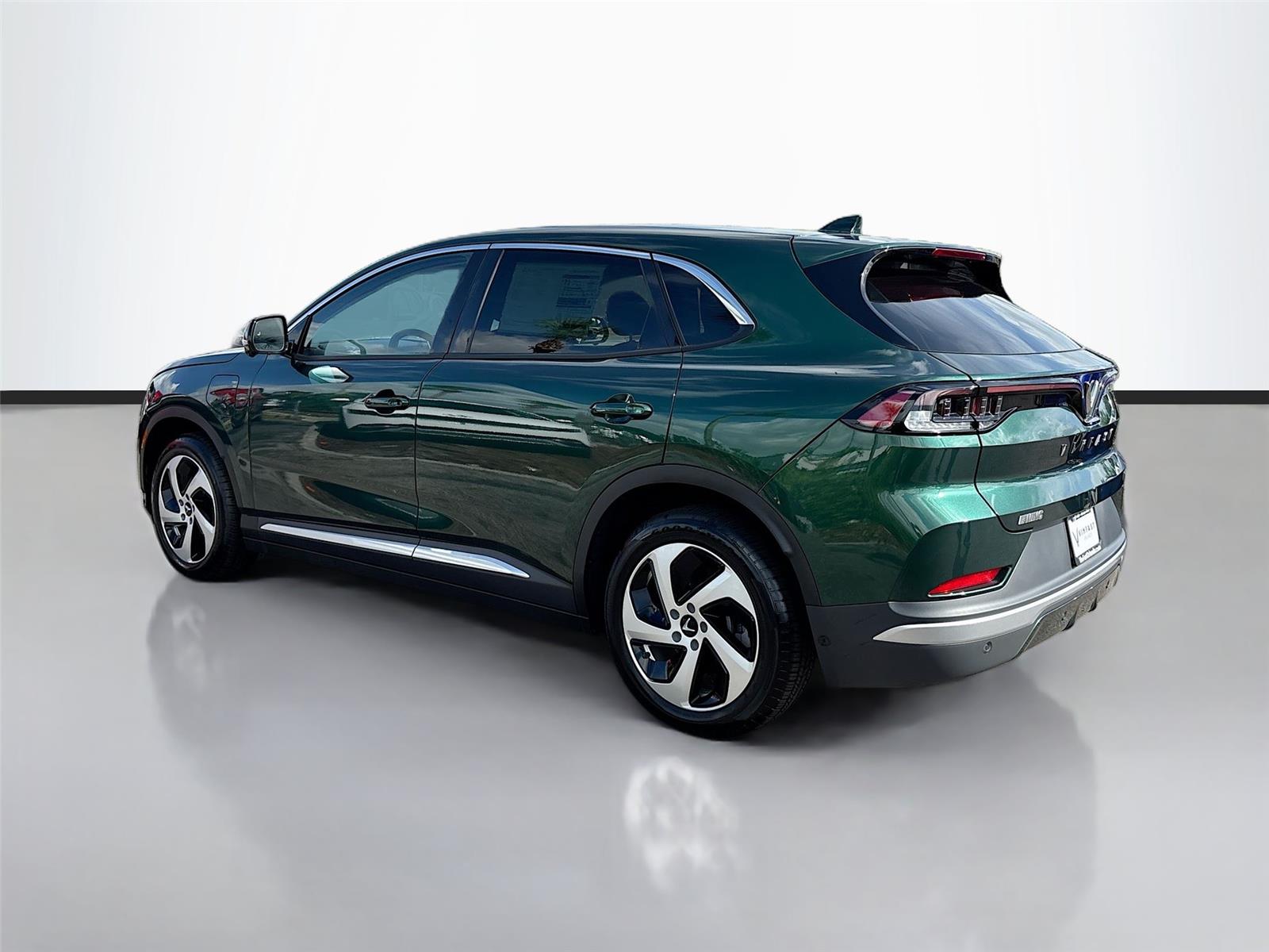 2025 VinFast VF 8 Eco