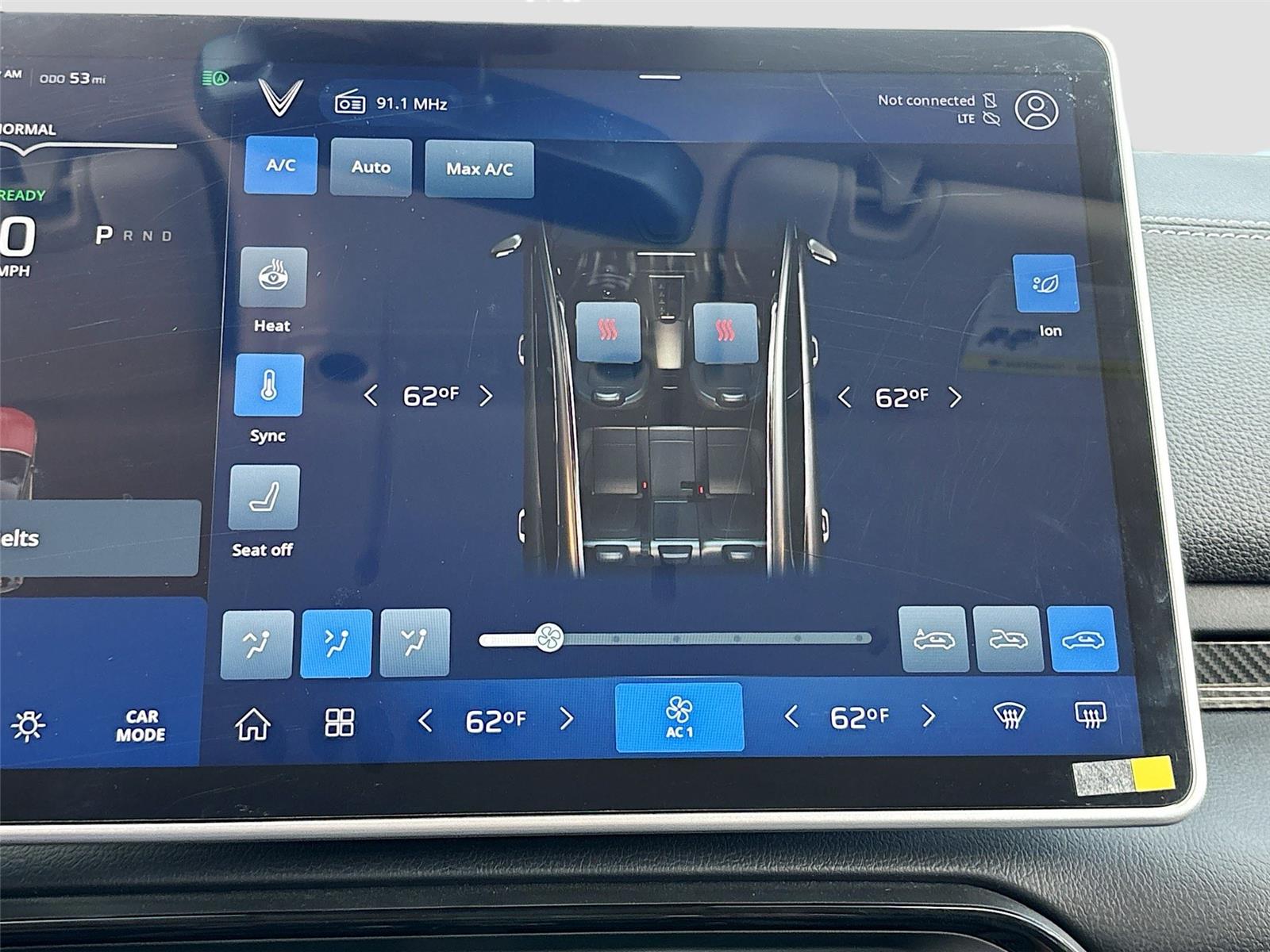 2025 VinFast VF 8 Eco