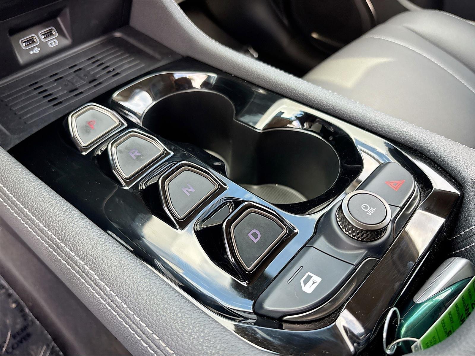 2025 VinFast VF 8 Eco