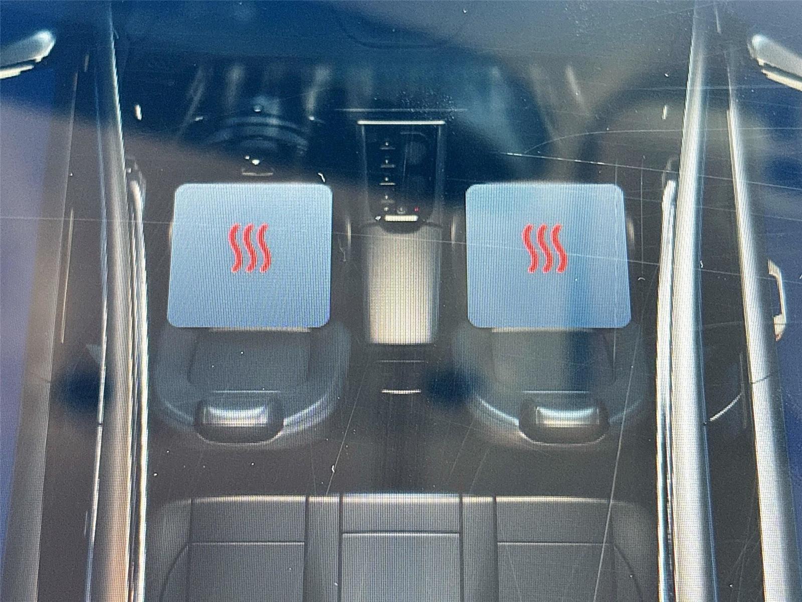 2025 VinFast VF 8 Eco