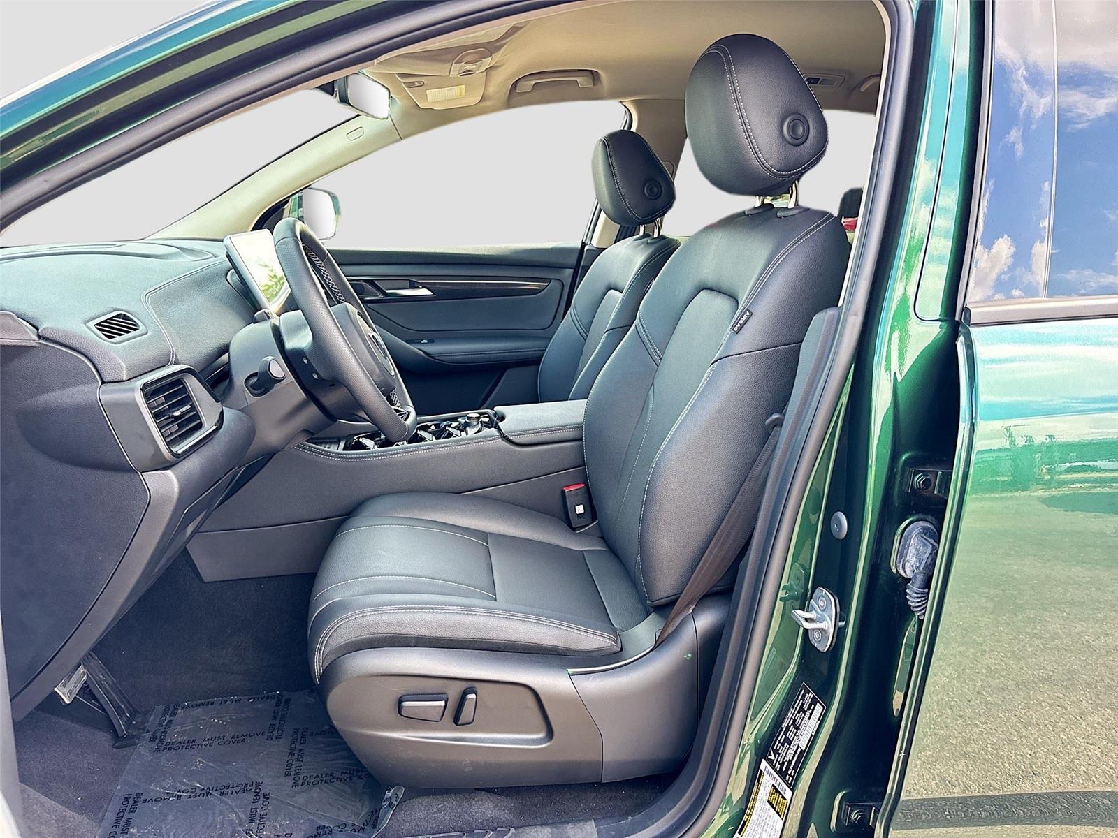 2025 VinFast VF 8 Eco