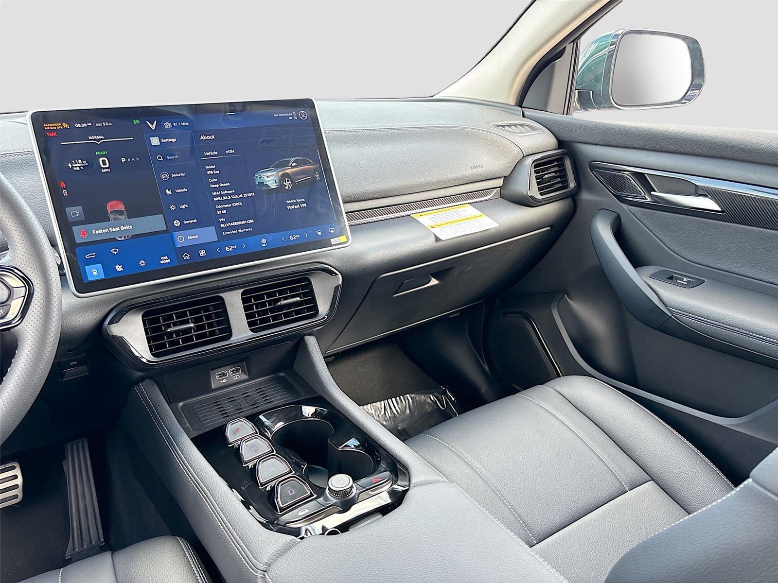 2025 VinFast VF 8 Eco