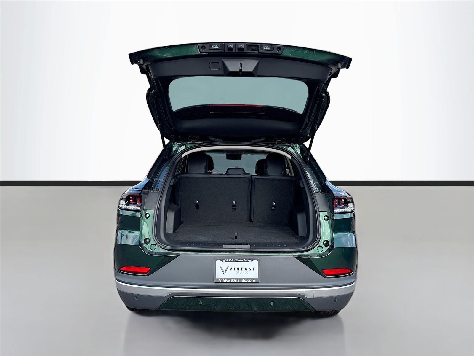 2025 VinFast VF 8 Eco