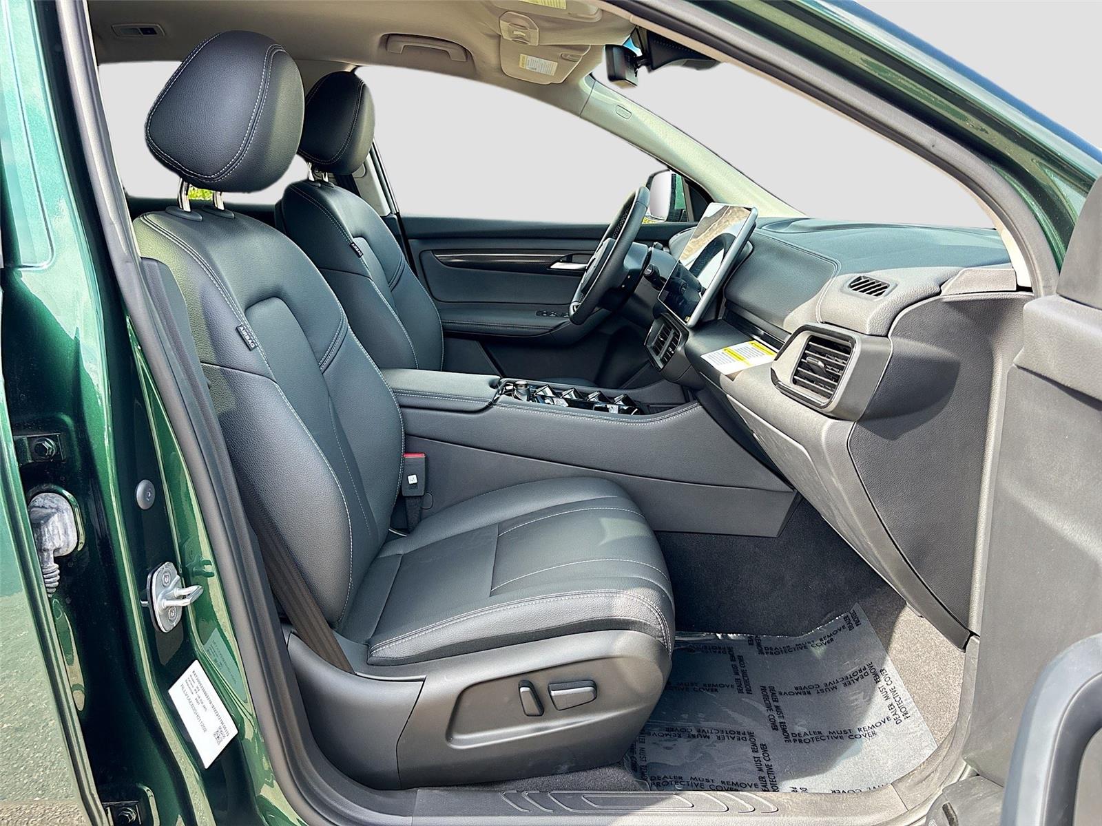 2025 VinFast VF 8 Eco