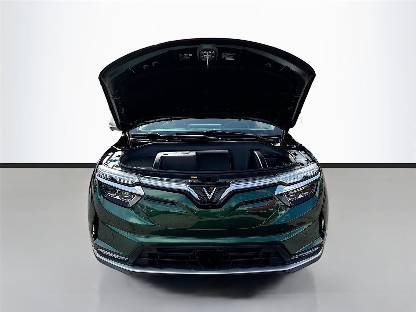 2025 VinFast VF 8 Eco