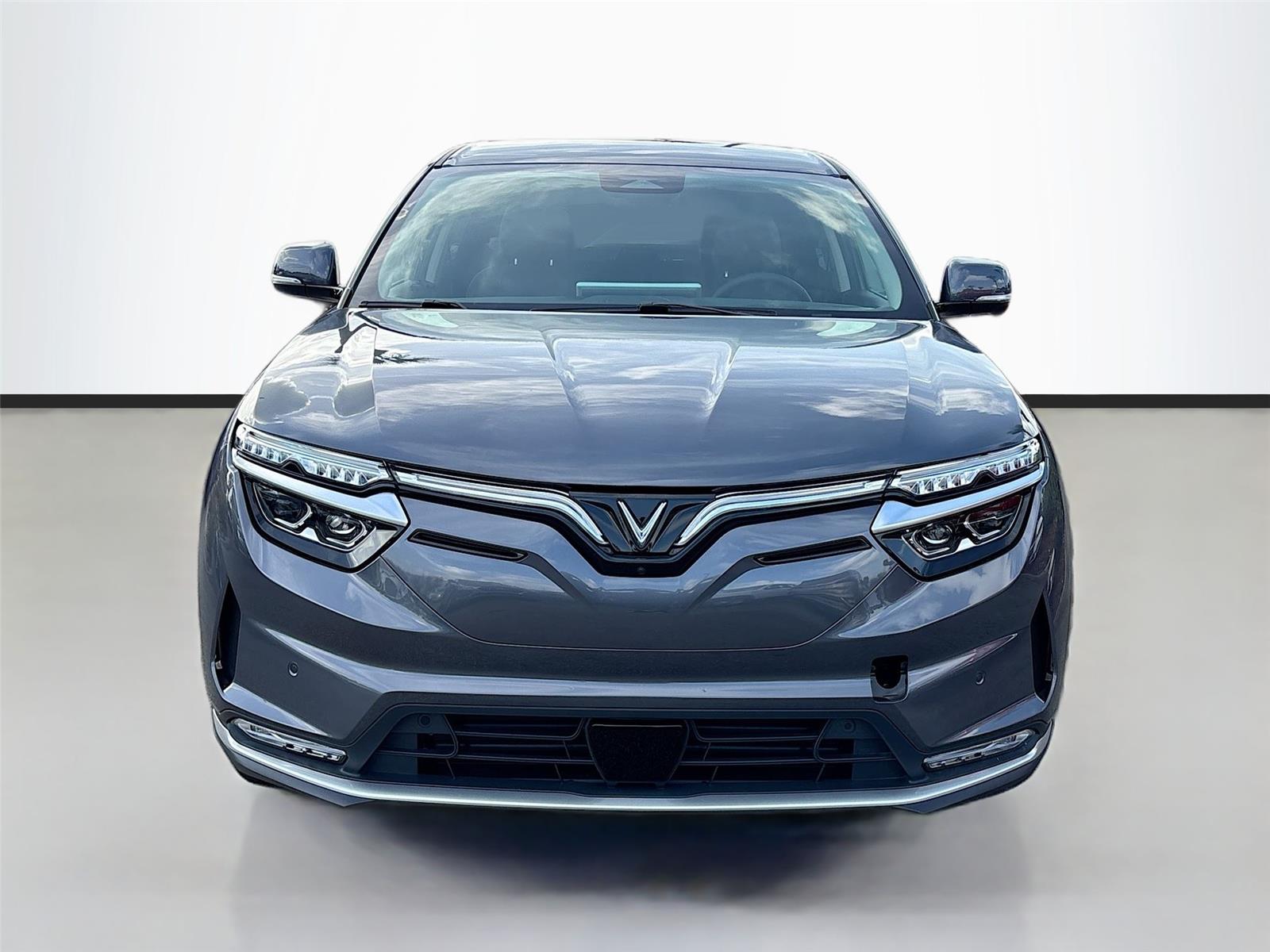 2025 VinFast VF 8 Eco