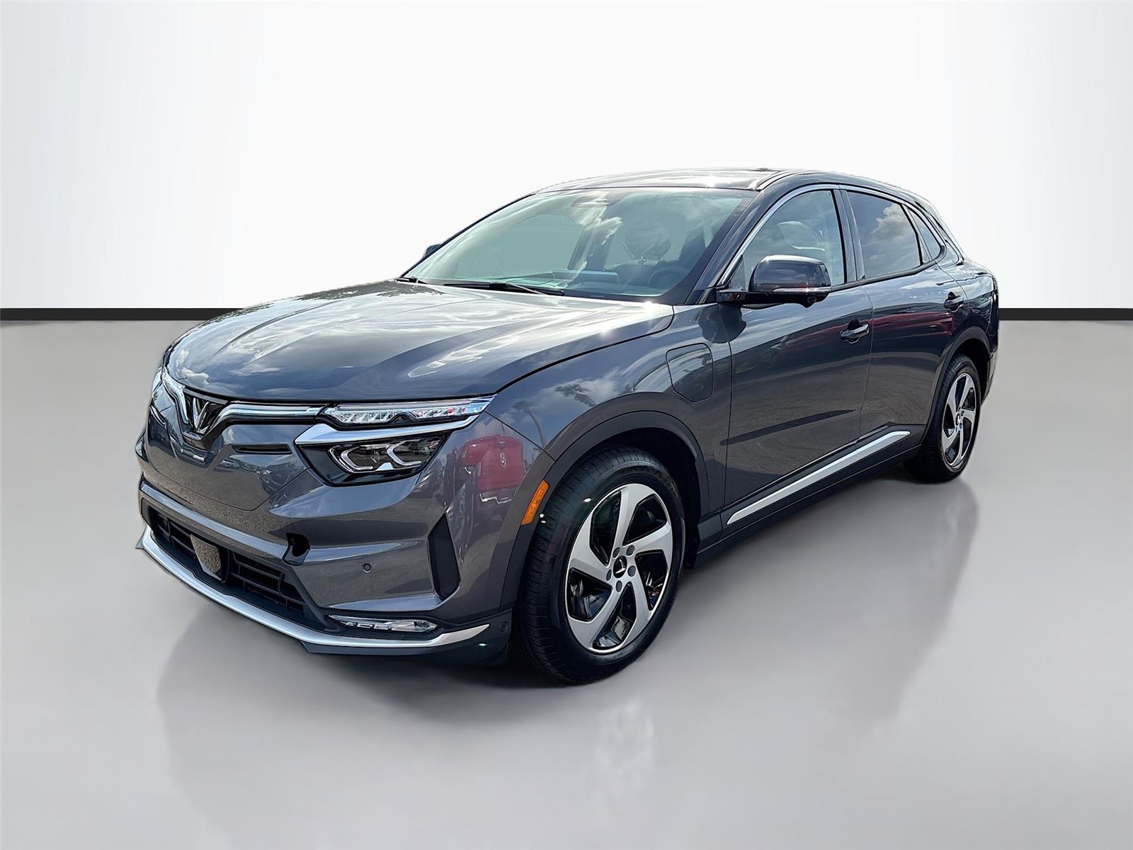 2025 VinFast VF 8 Eco