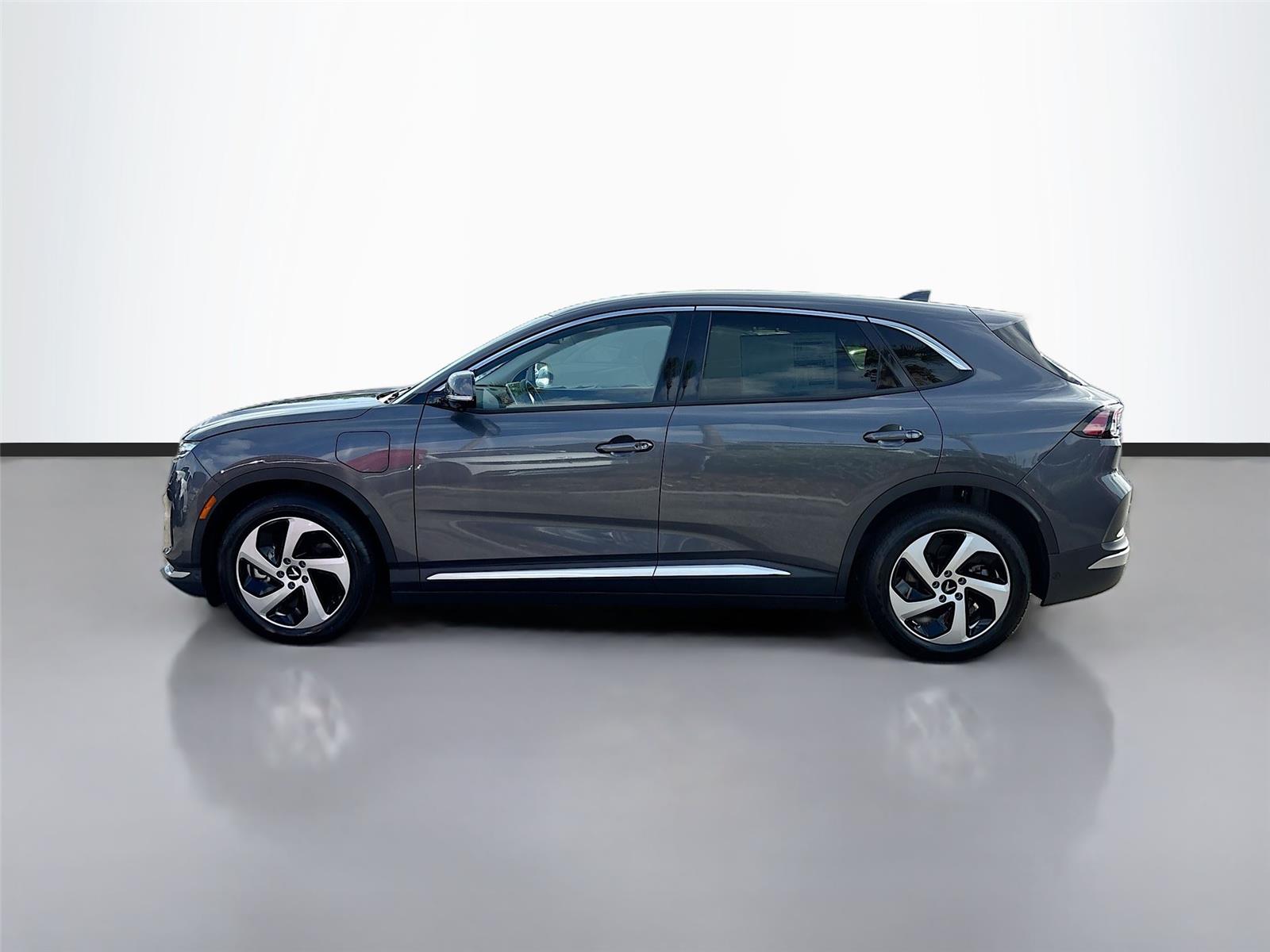 2025 VinFast VF 8 Eco