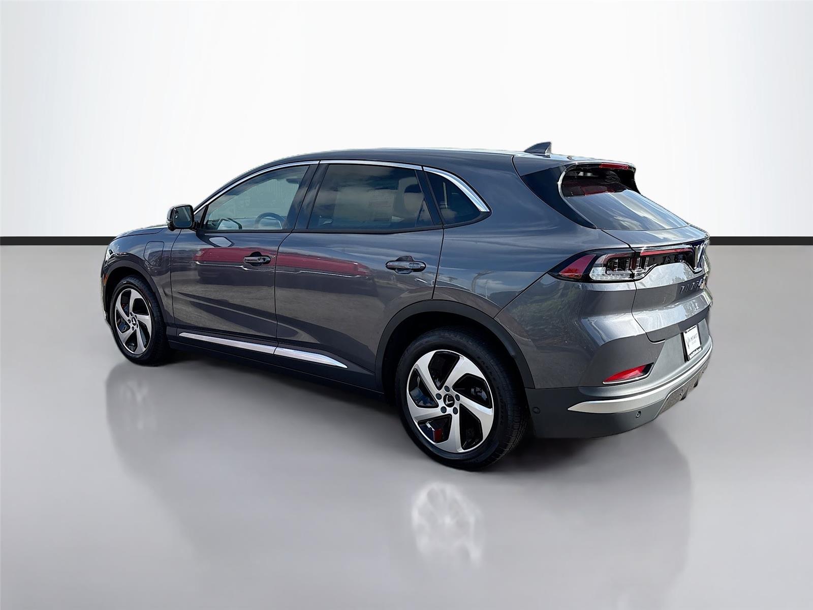 2025 VinFast VF 8 Eco