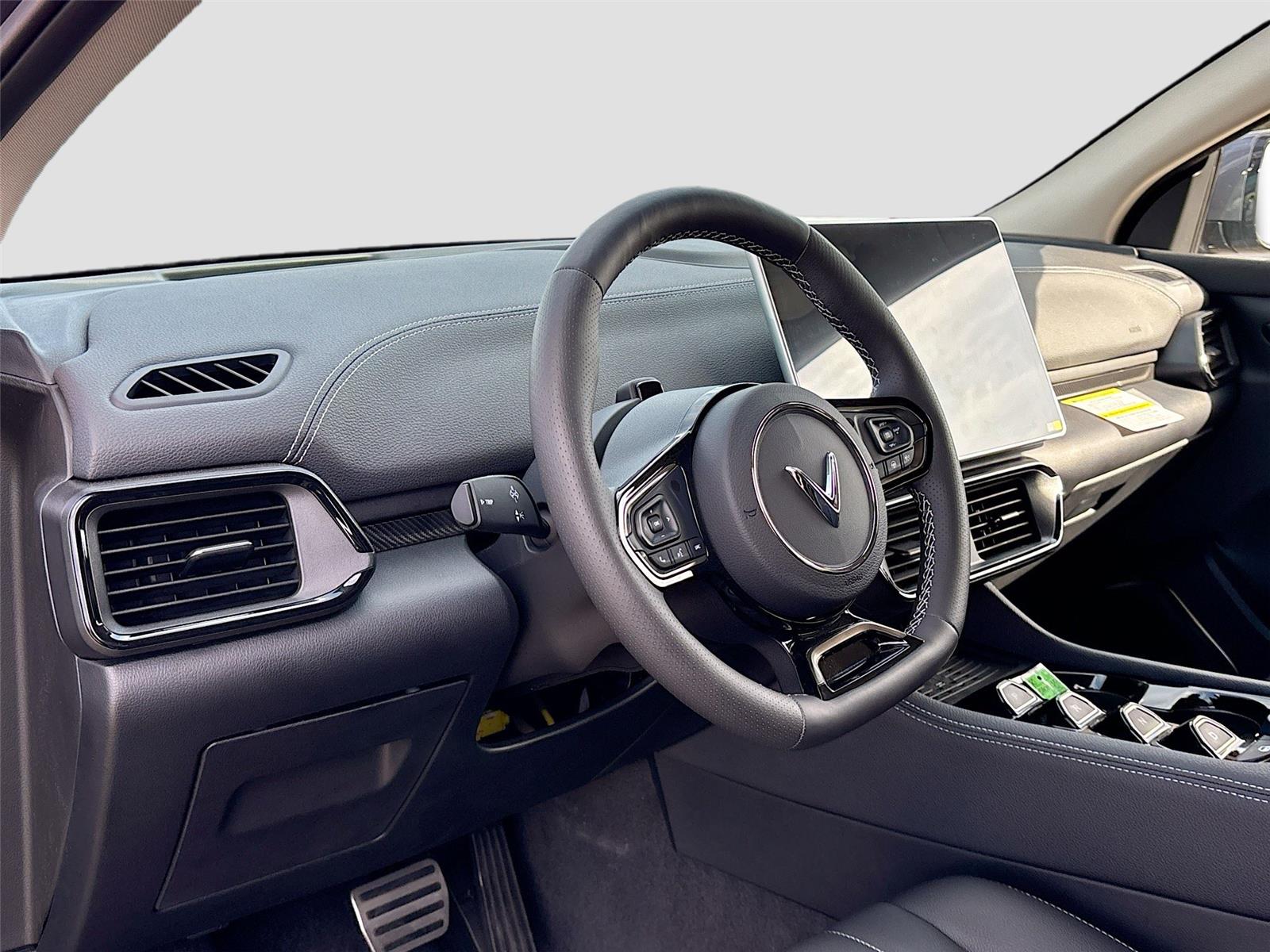 2025 VinFast VF 8 Eco