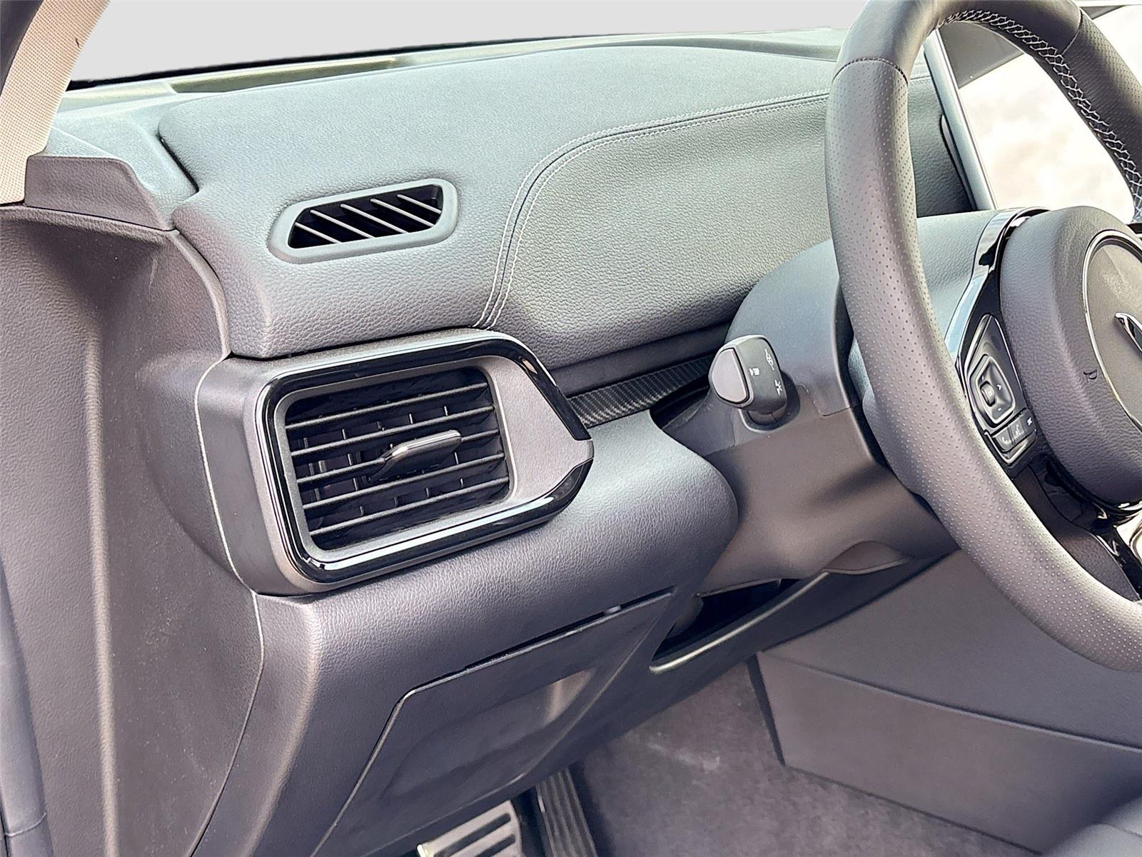 2025 VinFast VF 8 Eco