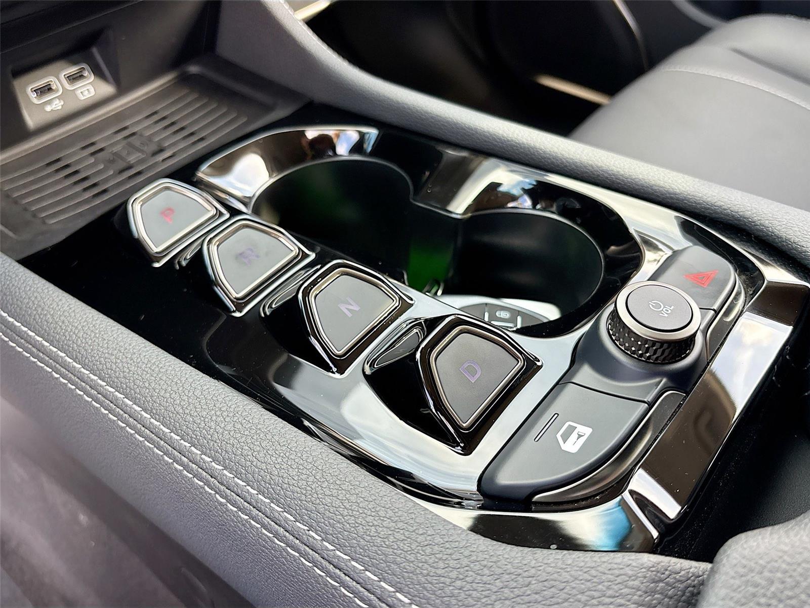 2025 VinFast VF 8 Eco