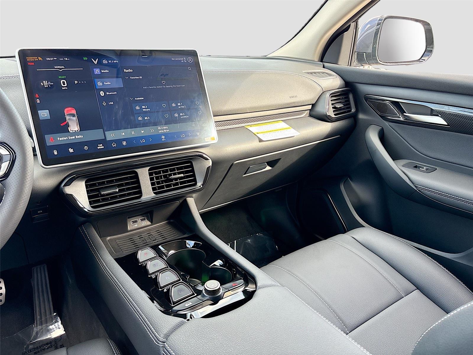 2025 VinFast VF 8 Eco