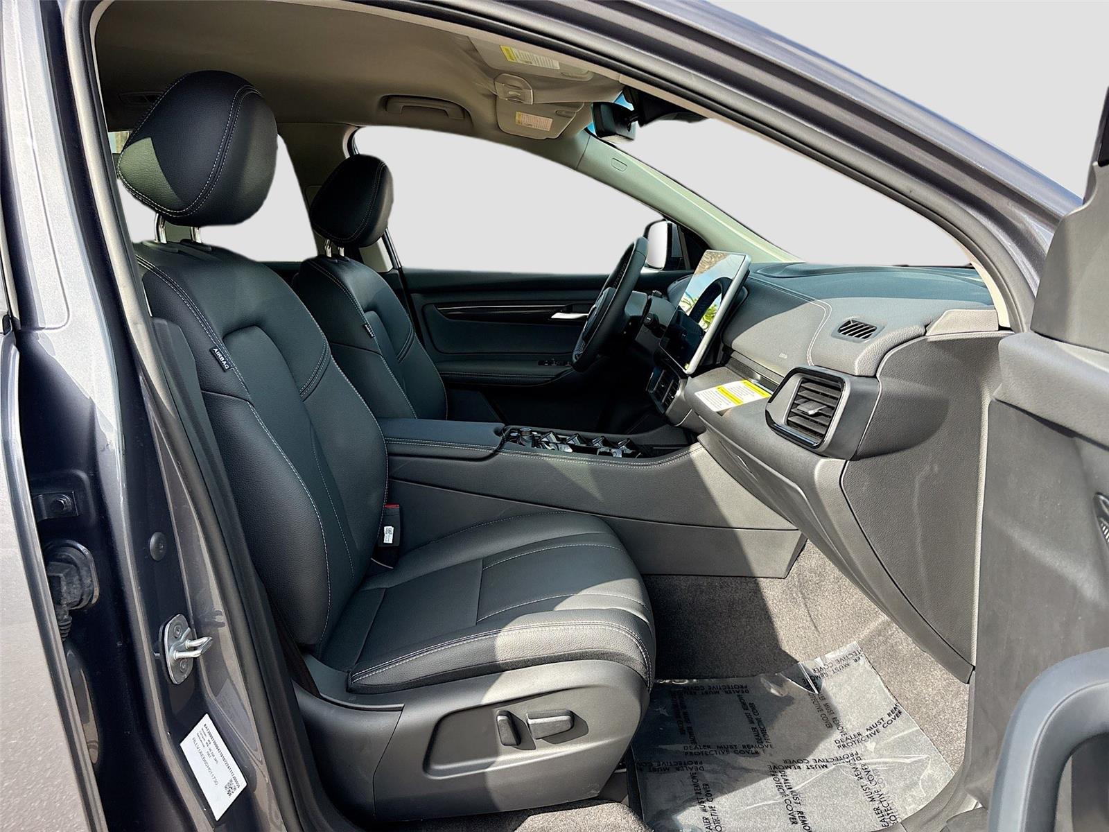 2025 VinFast VF 8 Eco