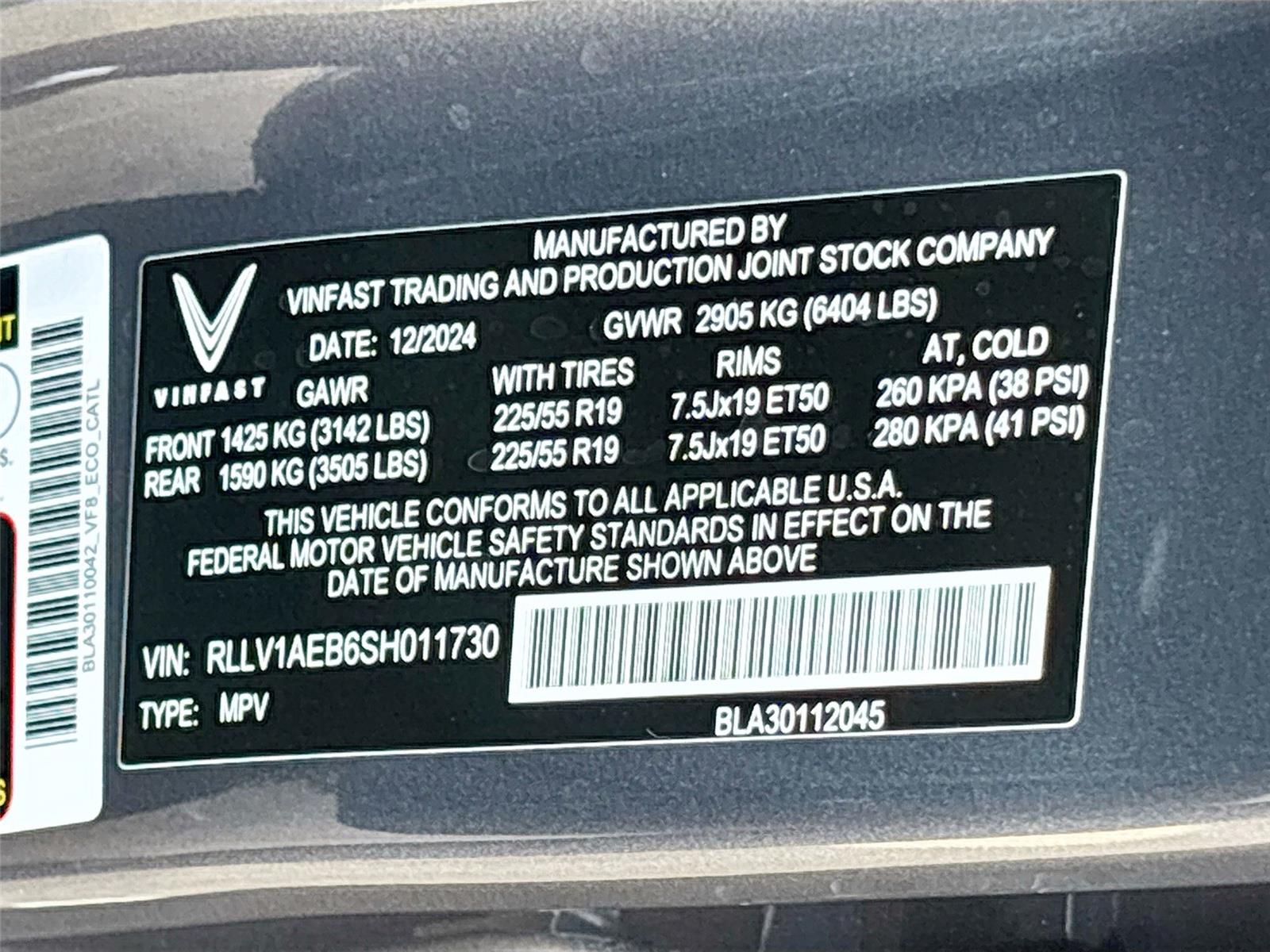 2025 VinFast VF 8 Eco