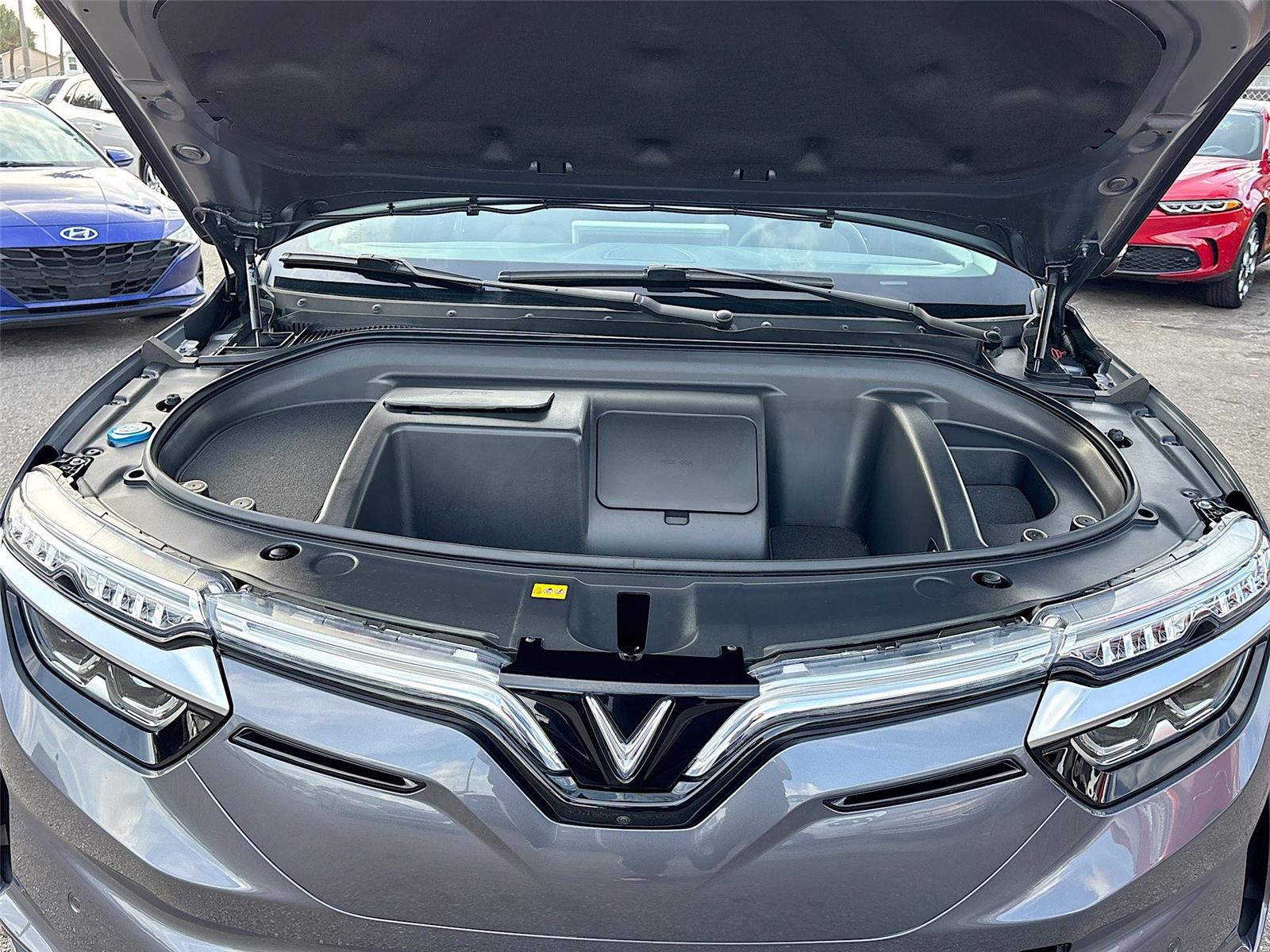 2025 VinFast VF 8 Eco