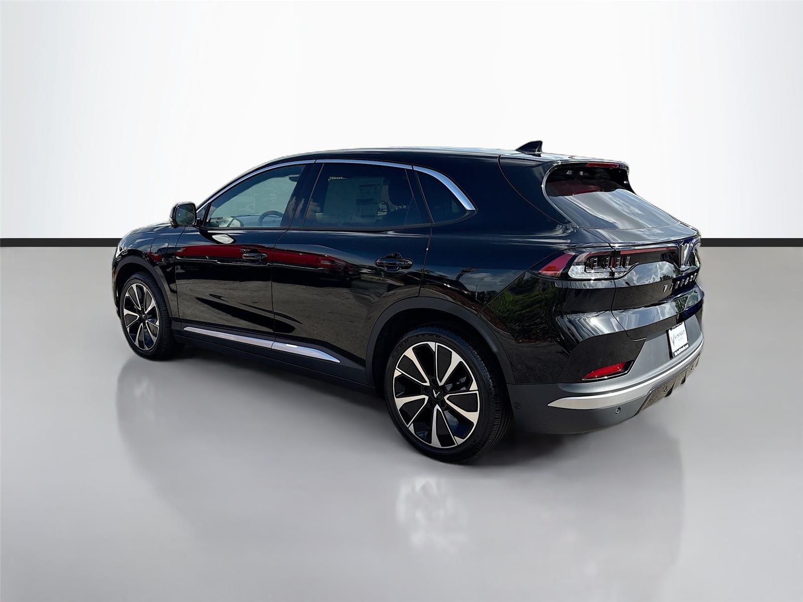 2025 VinFast VF 8 Plus