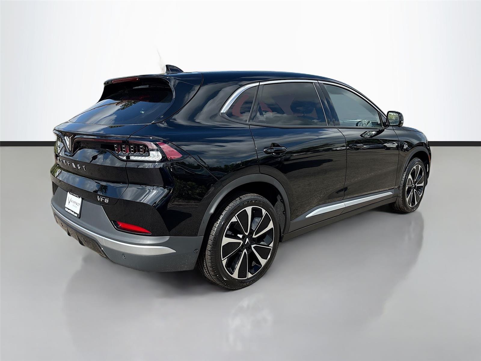 2025 VinFast VF 8 Plus