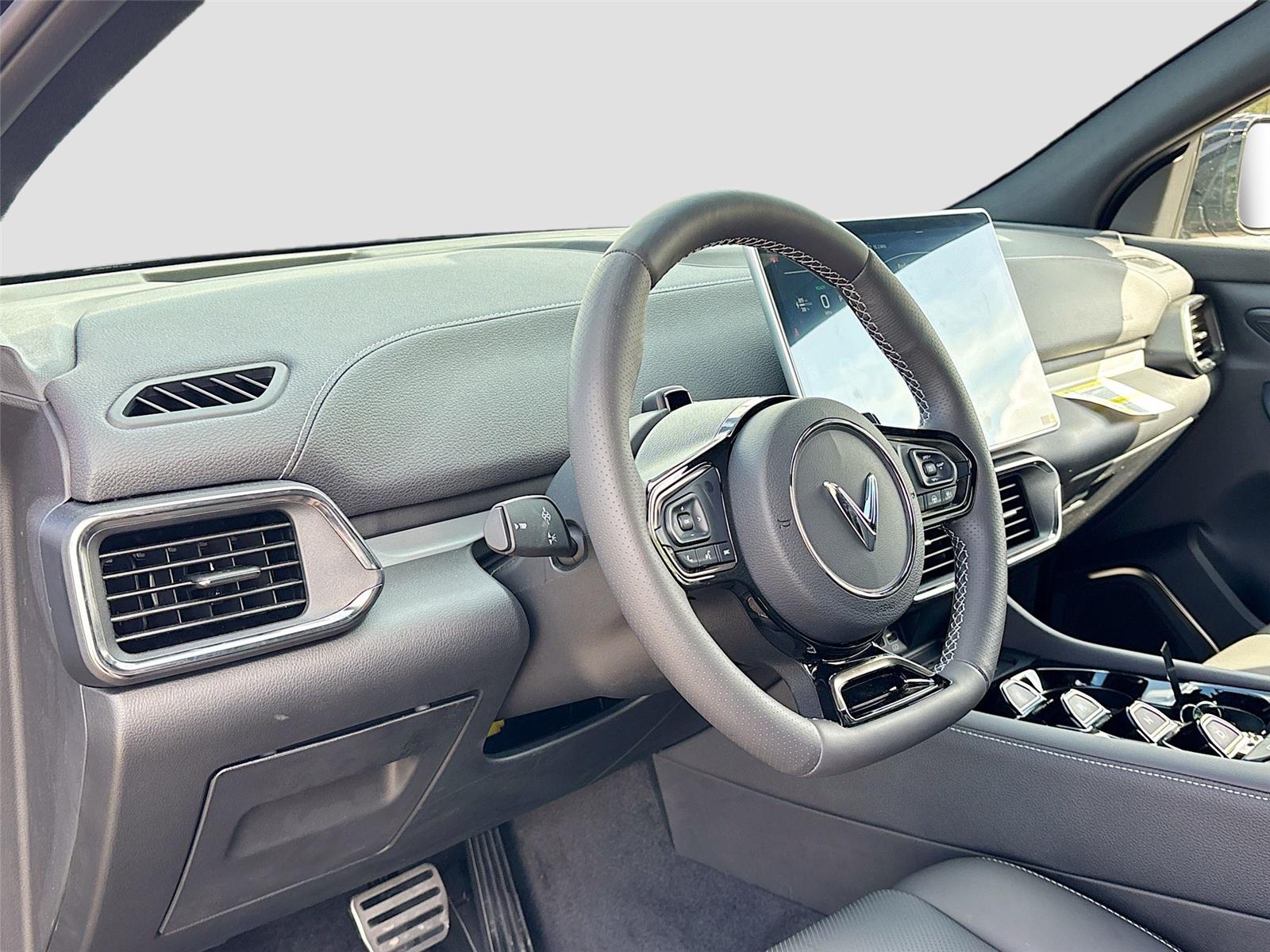 2025 VinFast VF 8 Plus