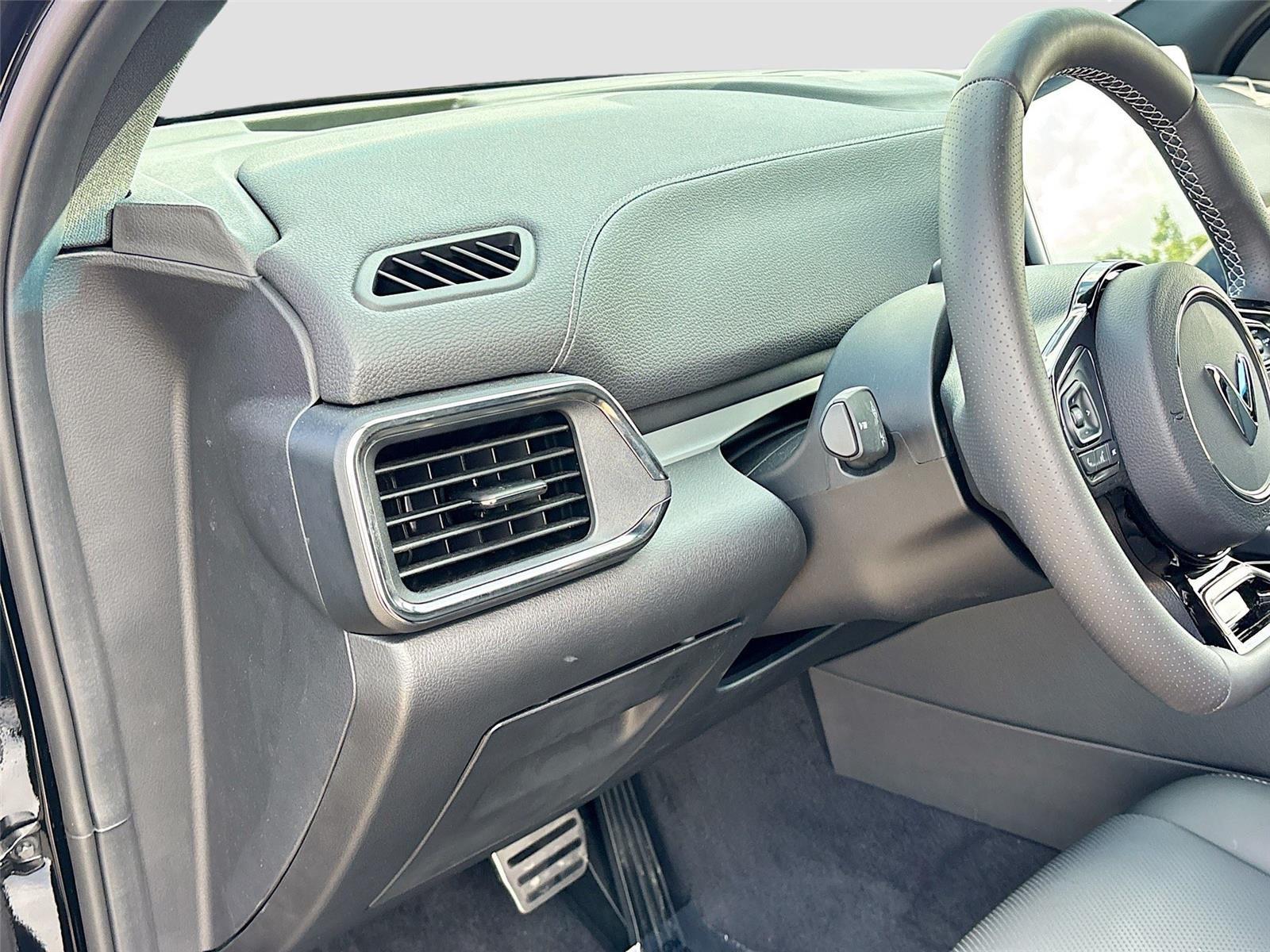 2025 VinFast VF 8 Plus