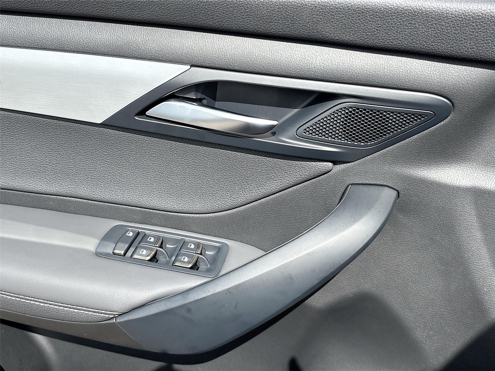 2025 VinFast VF 8 Plus