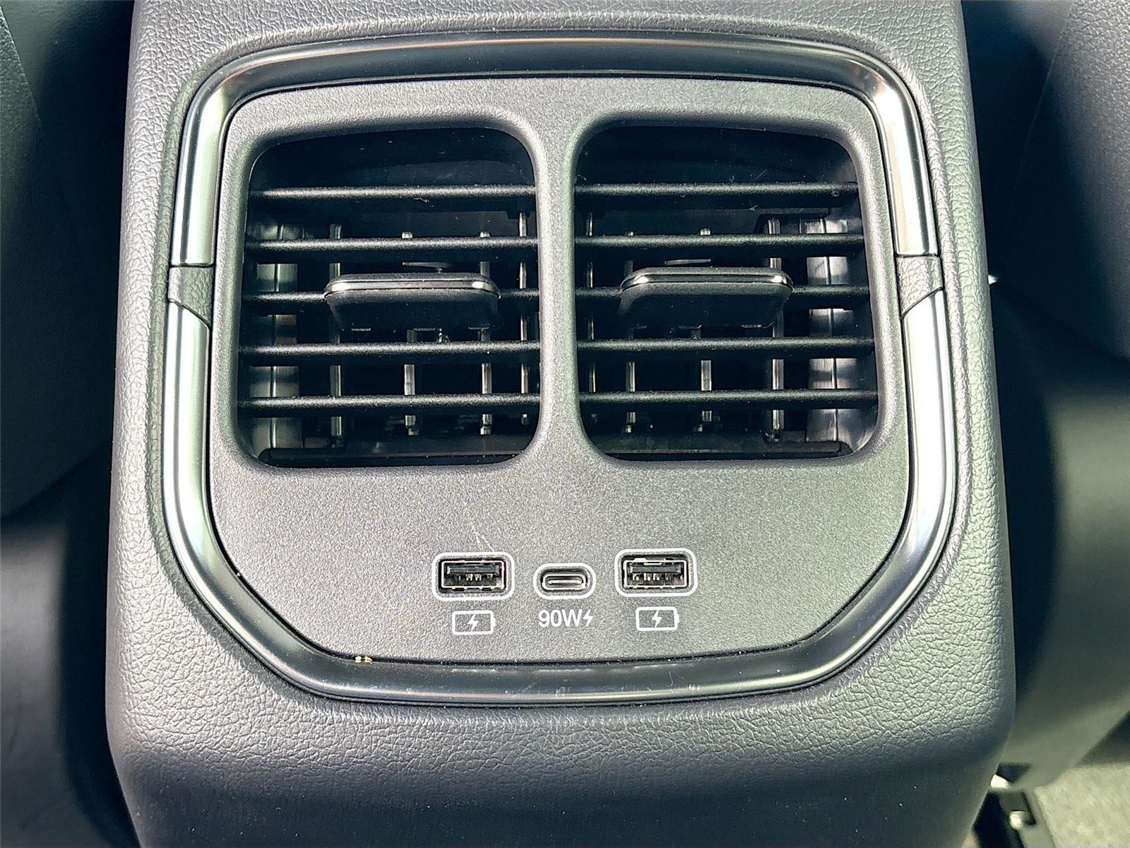 2025 VinFast VF 8 Plus