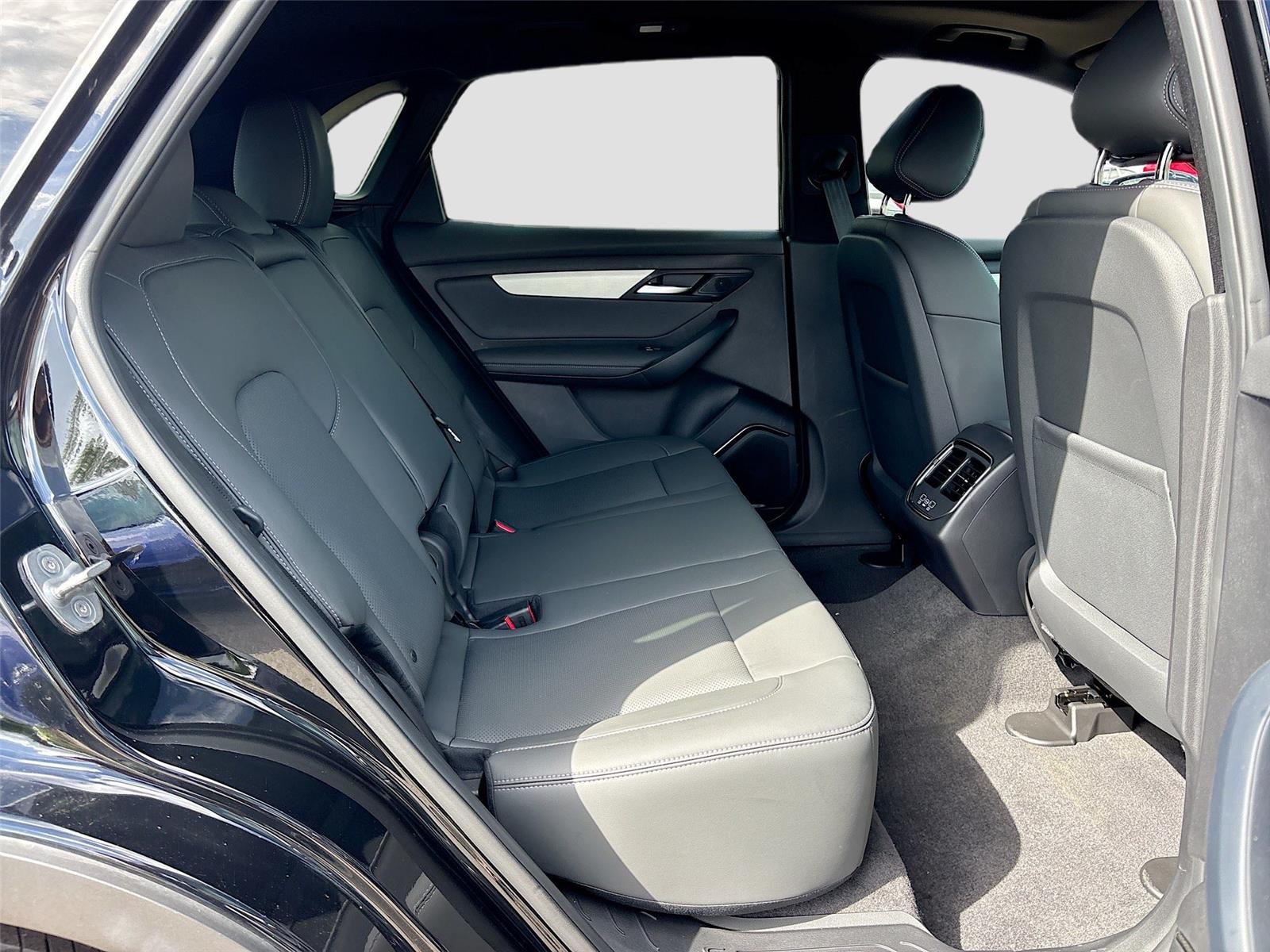 2025 VinFast VF 8 Plus