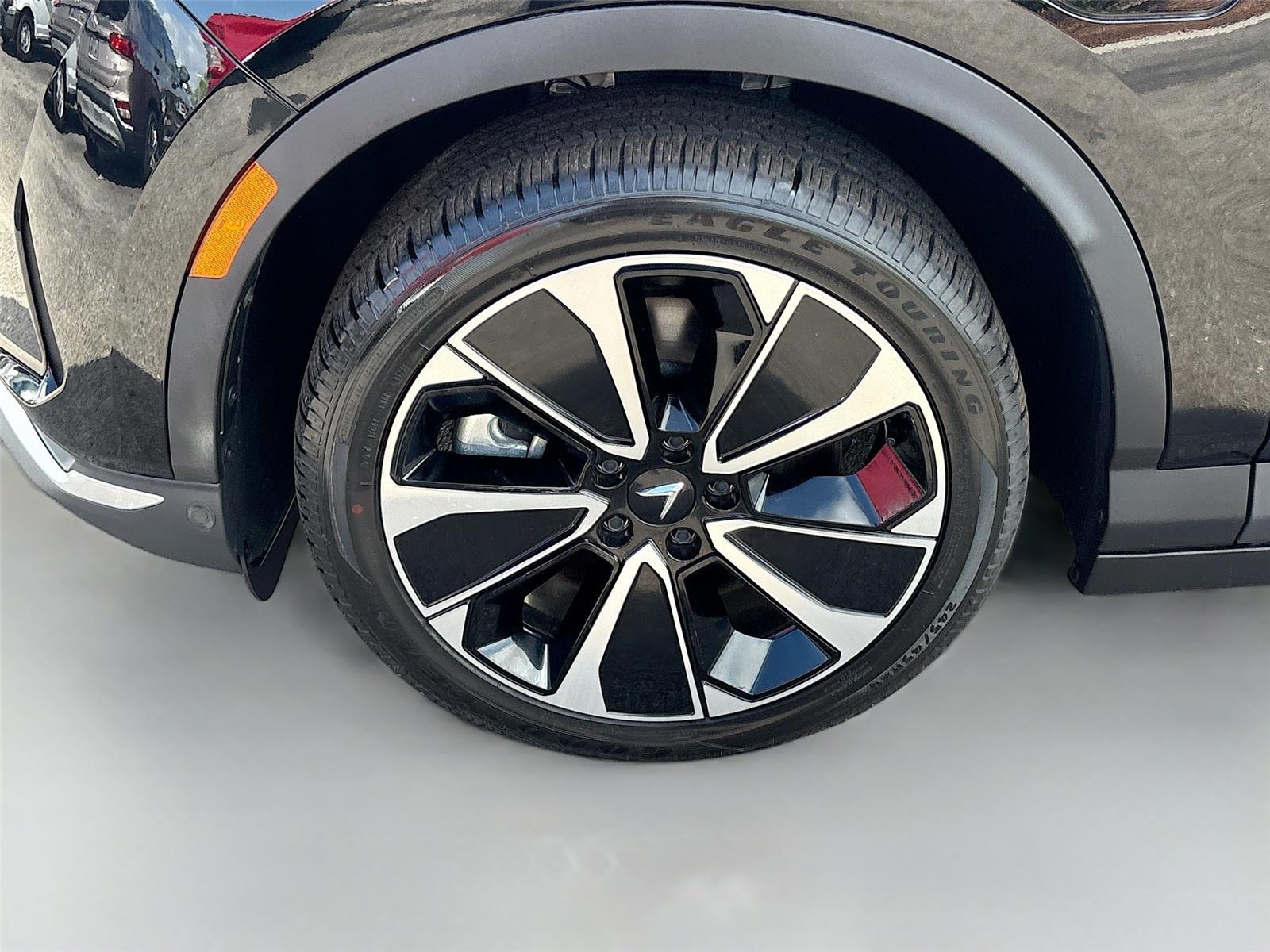 2025 VinFast VF 8 Plus